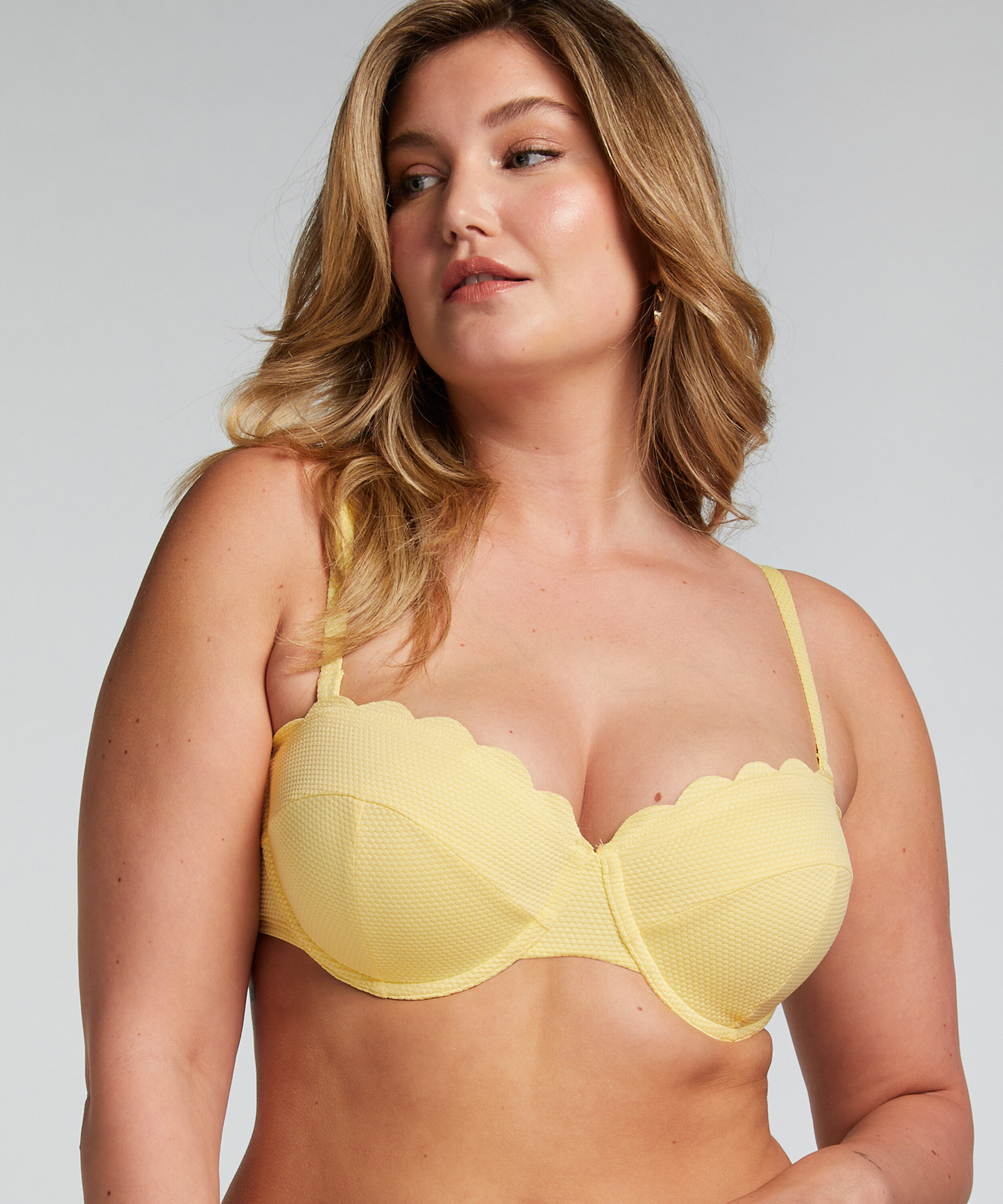 Voorgevormde beugel bikinitop Scallop Cup E +, Geel