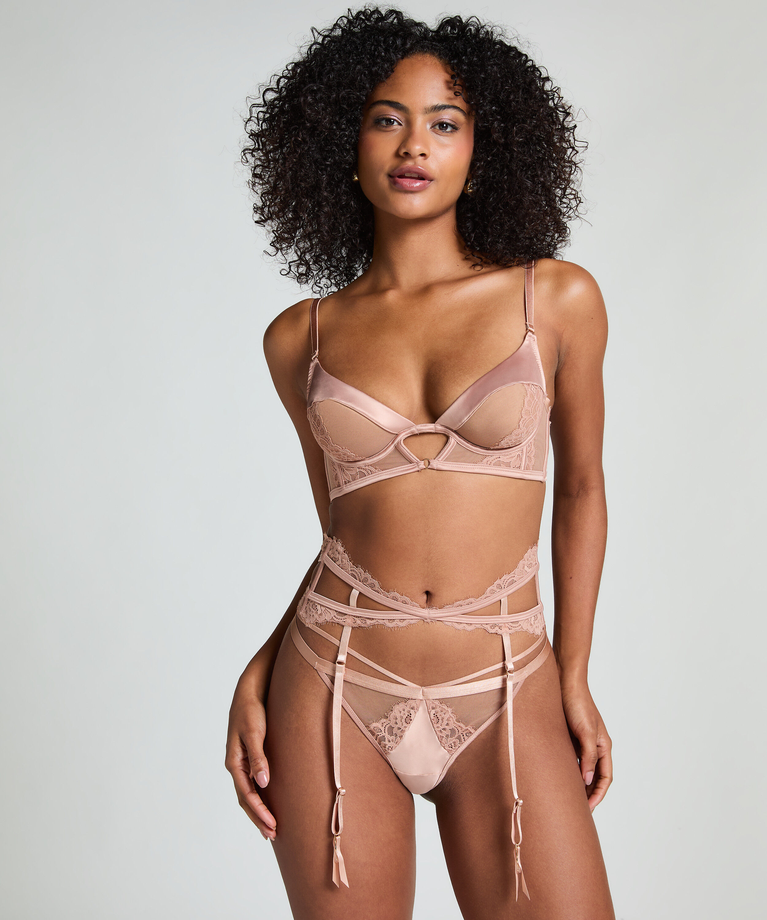 Jarretel Nisha, Beige