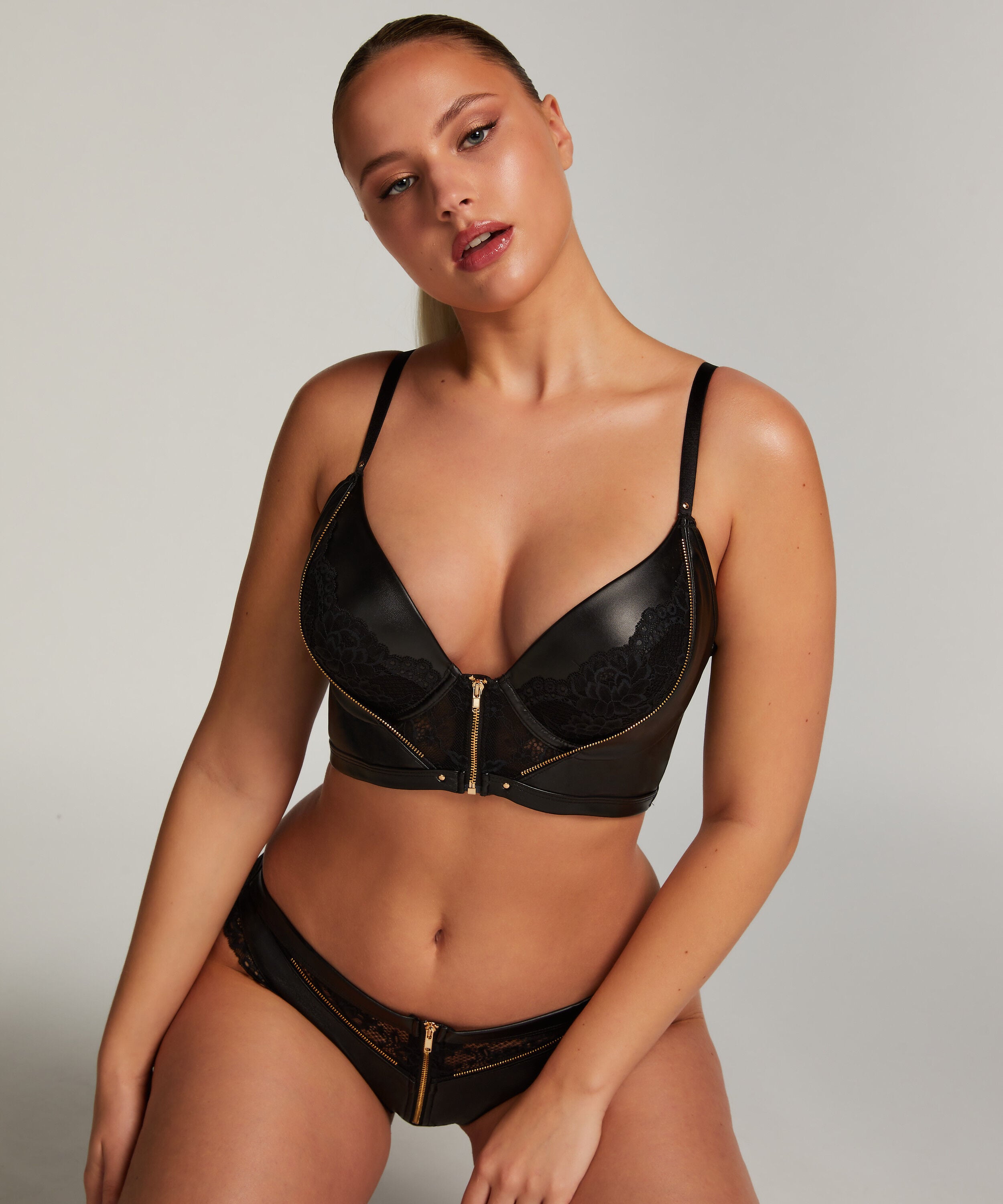 Voorgevormde push-up longline beugel bh Talia, Zwart