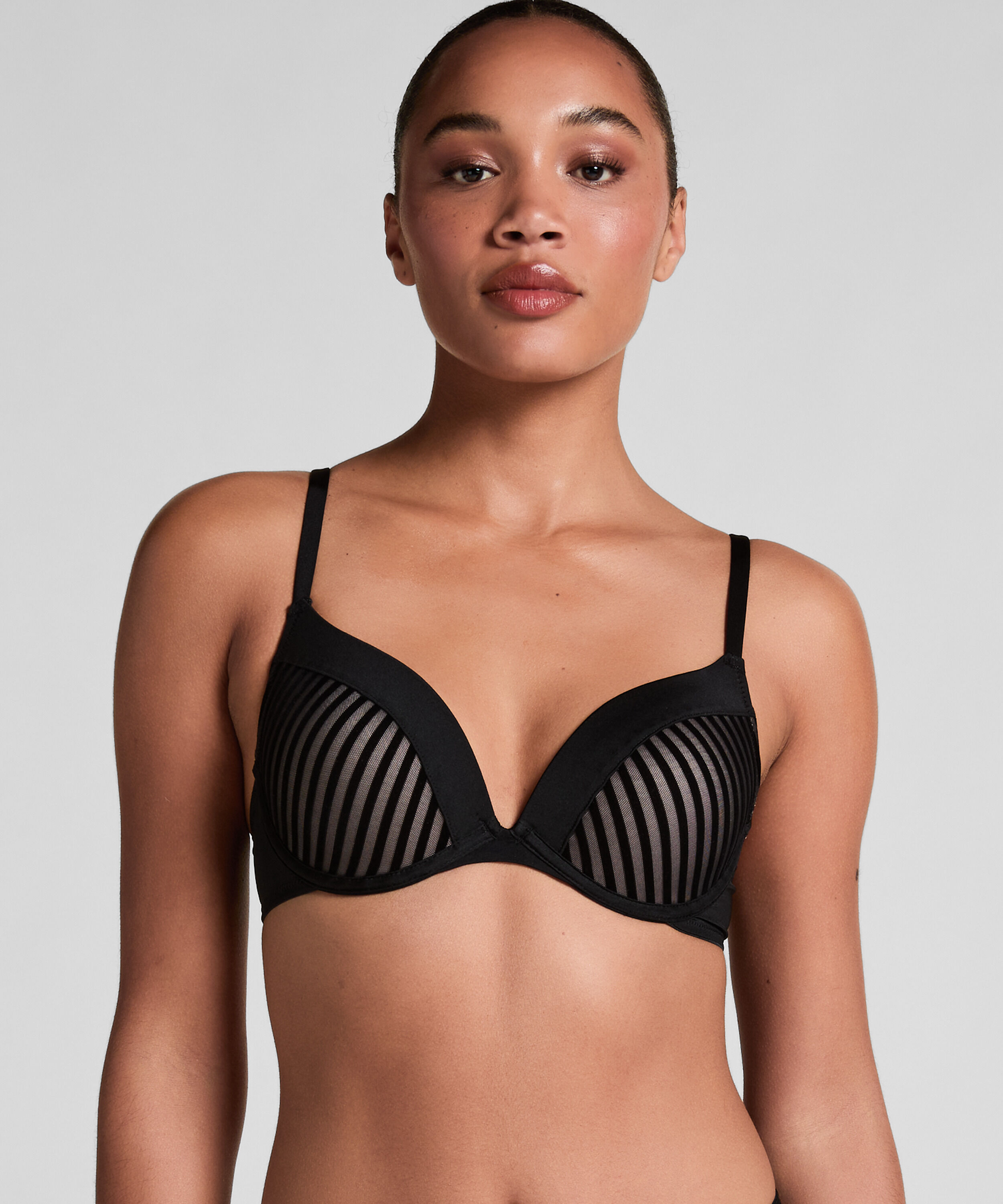 Voorgevormde push-up beugel bh Pia, Zwart Voorgevormde push-up beugel bh Pia, Zwart