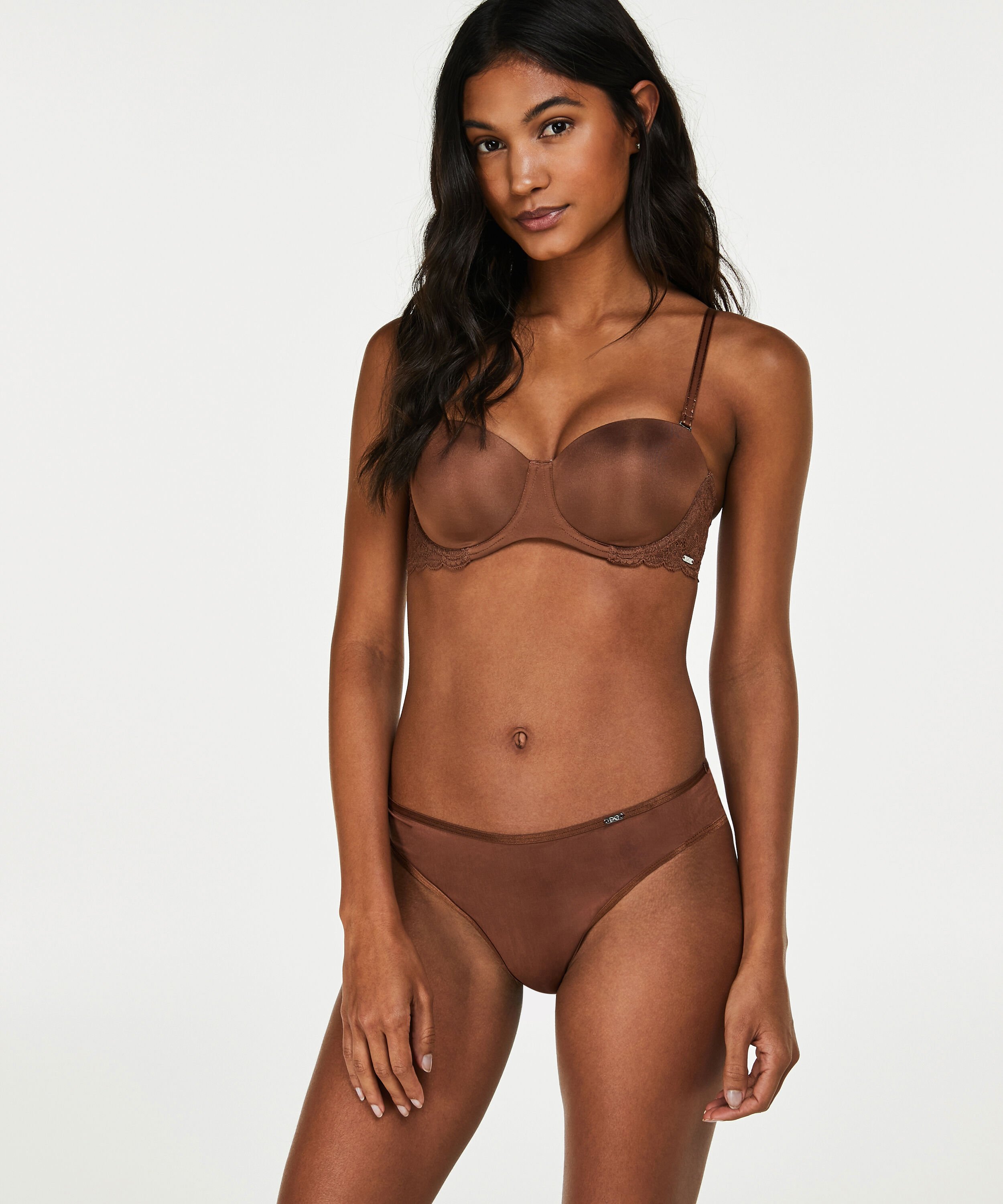 Brazilian Angie, Bruin