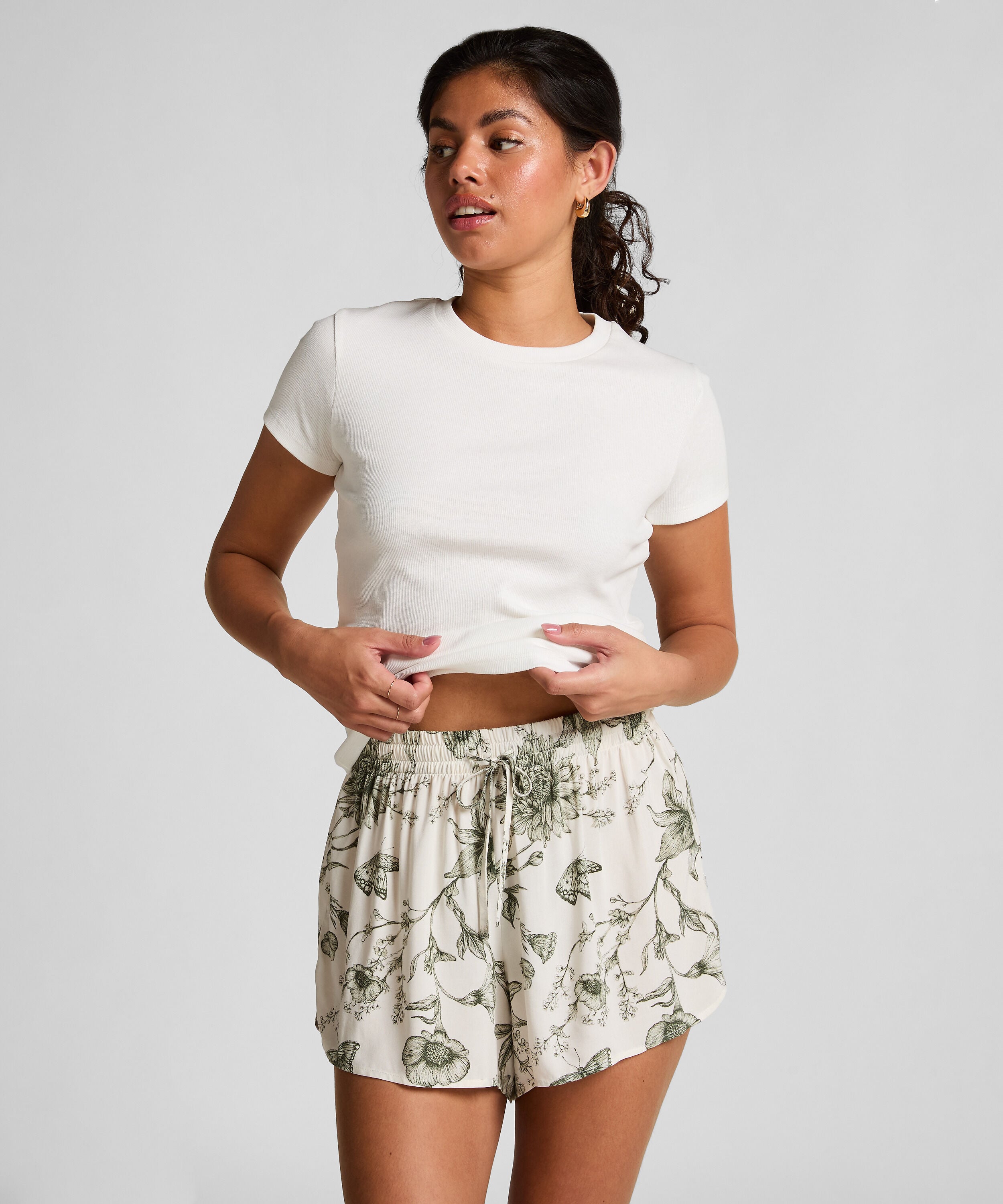 Pyjama Shorts, Wit