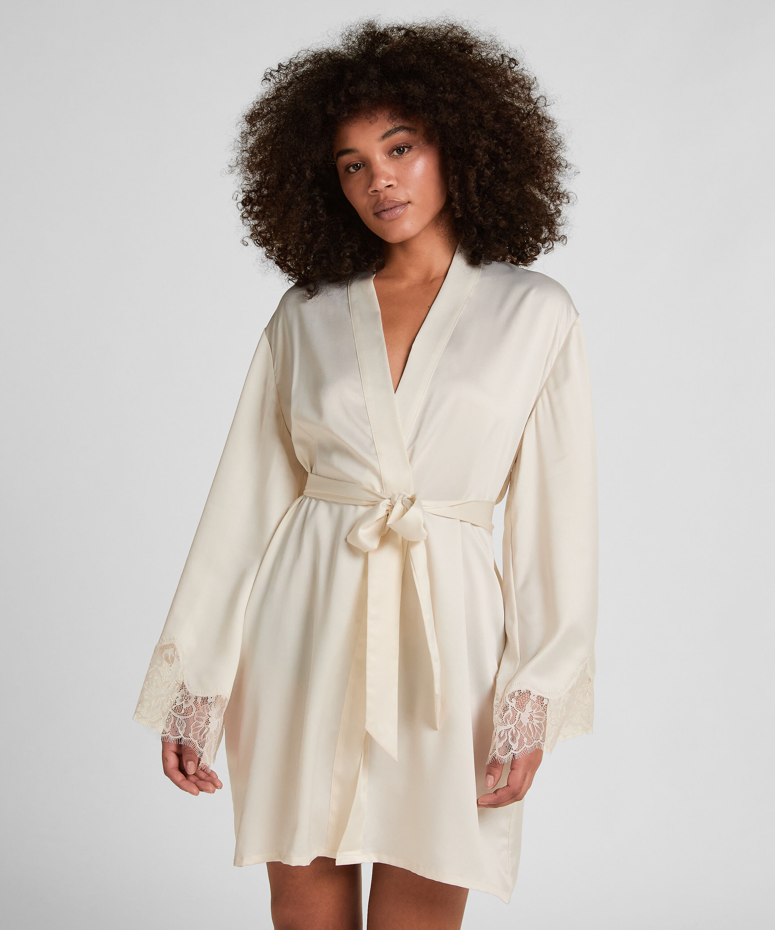 Satijnen kimono Valerie, Wit