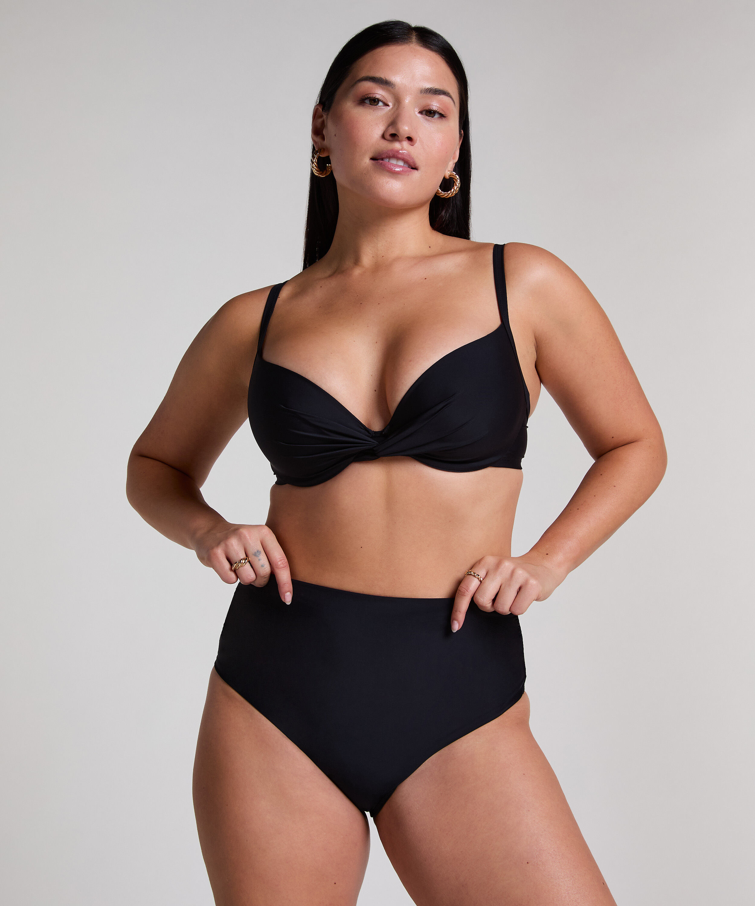 Hoog cheeky shaping bikinibroekje Luna, Zwart Hoog cheeky shaping bikinibroekje Luna, Zwart
