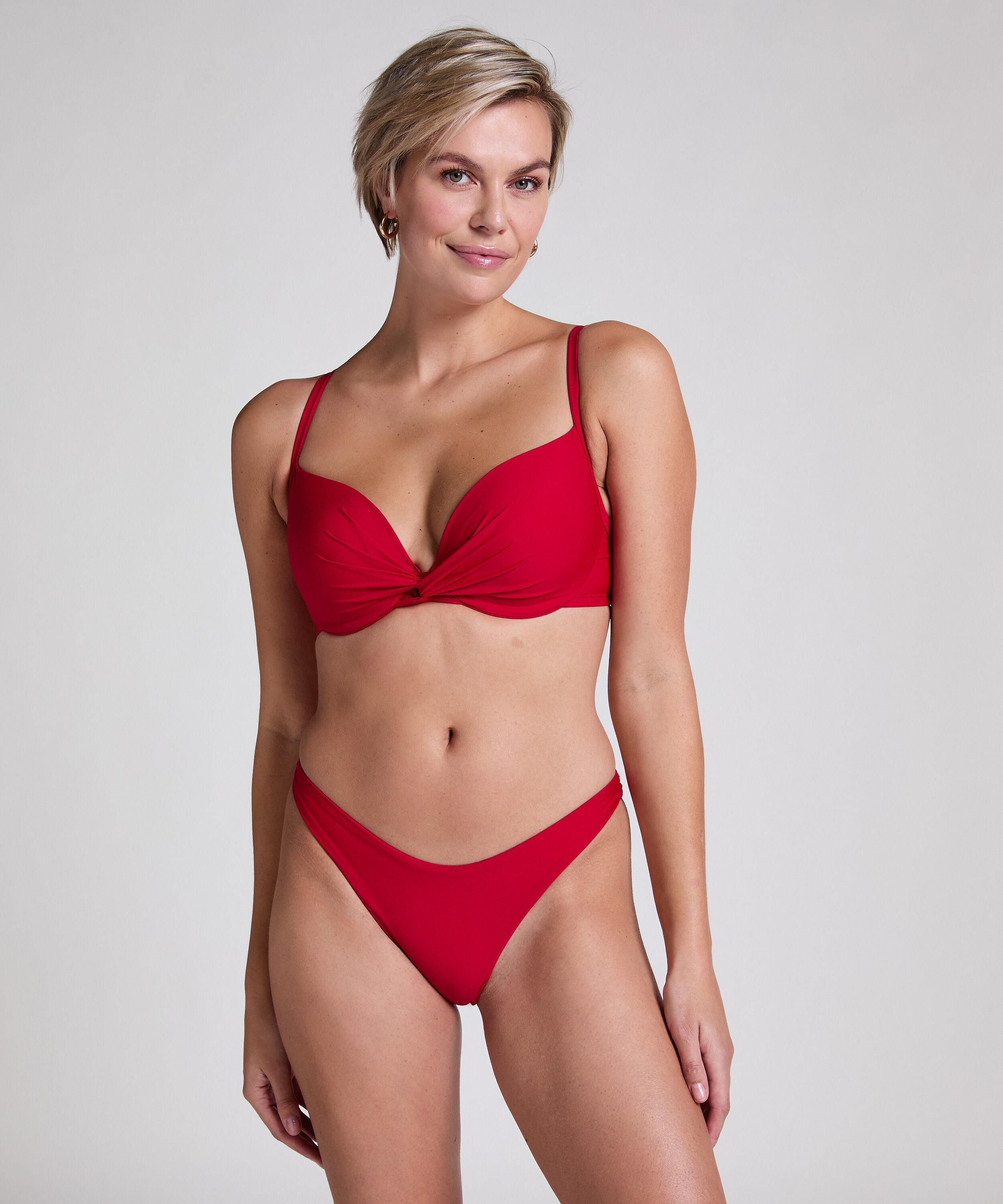 Hoog uitgesneden Bikinibroekje Luna, Rood Hoog uitgesneden Bikinibroekje Luna, Rood