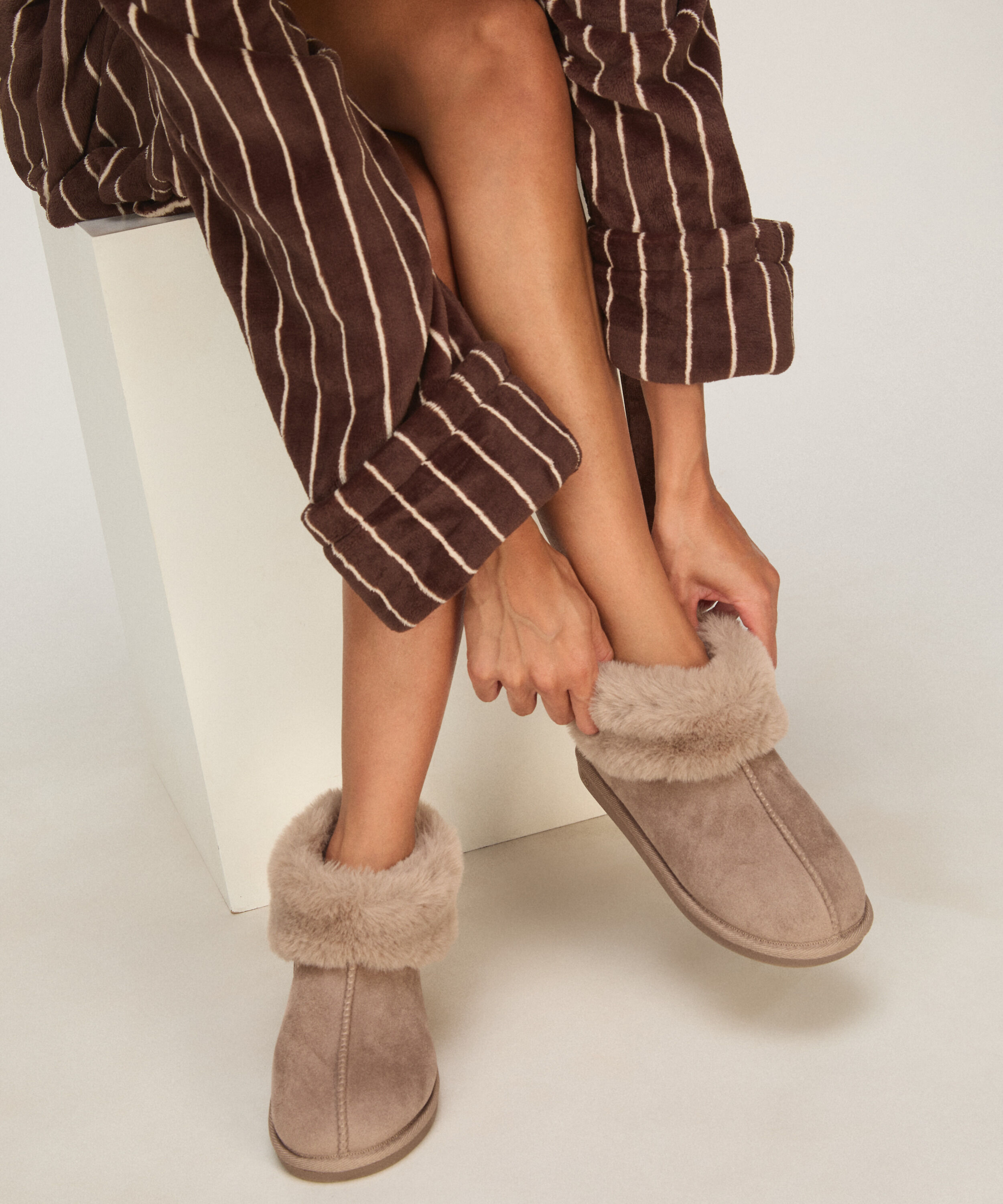 Pantoffels Boot Faux Suede, Grijs Pantoffels Boot Faux Suede, Grijs