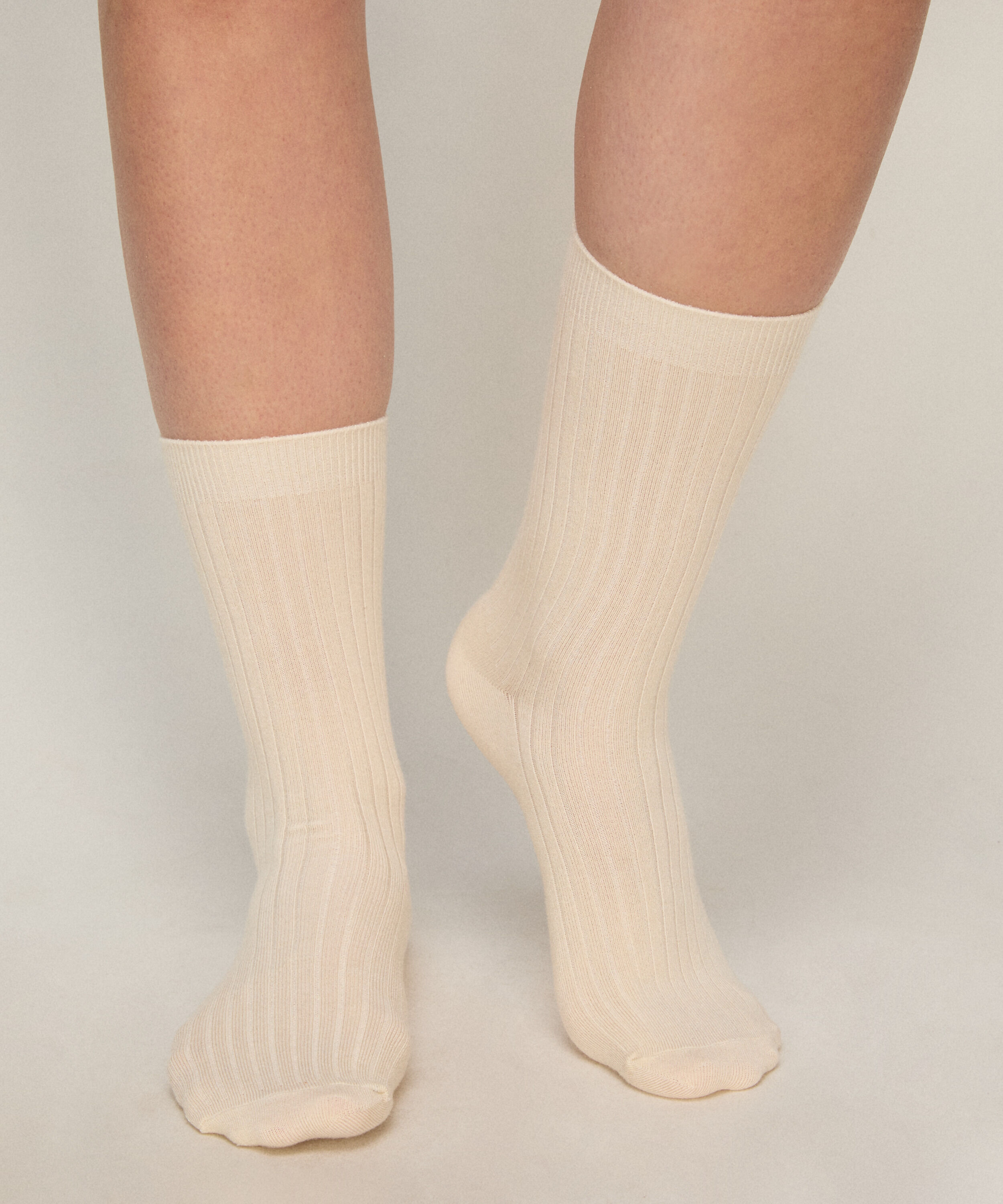 Cashmere Blend Ribbed Socks, Wit Cashmere Blend Ribbed Socks, Wit