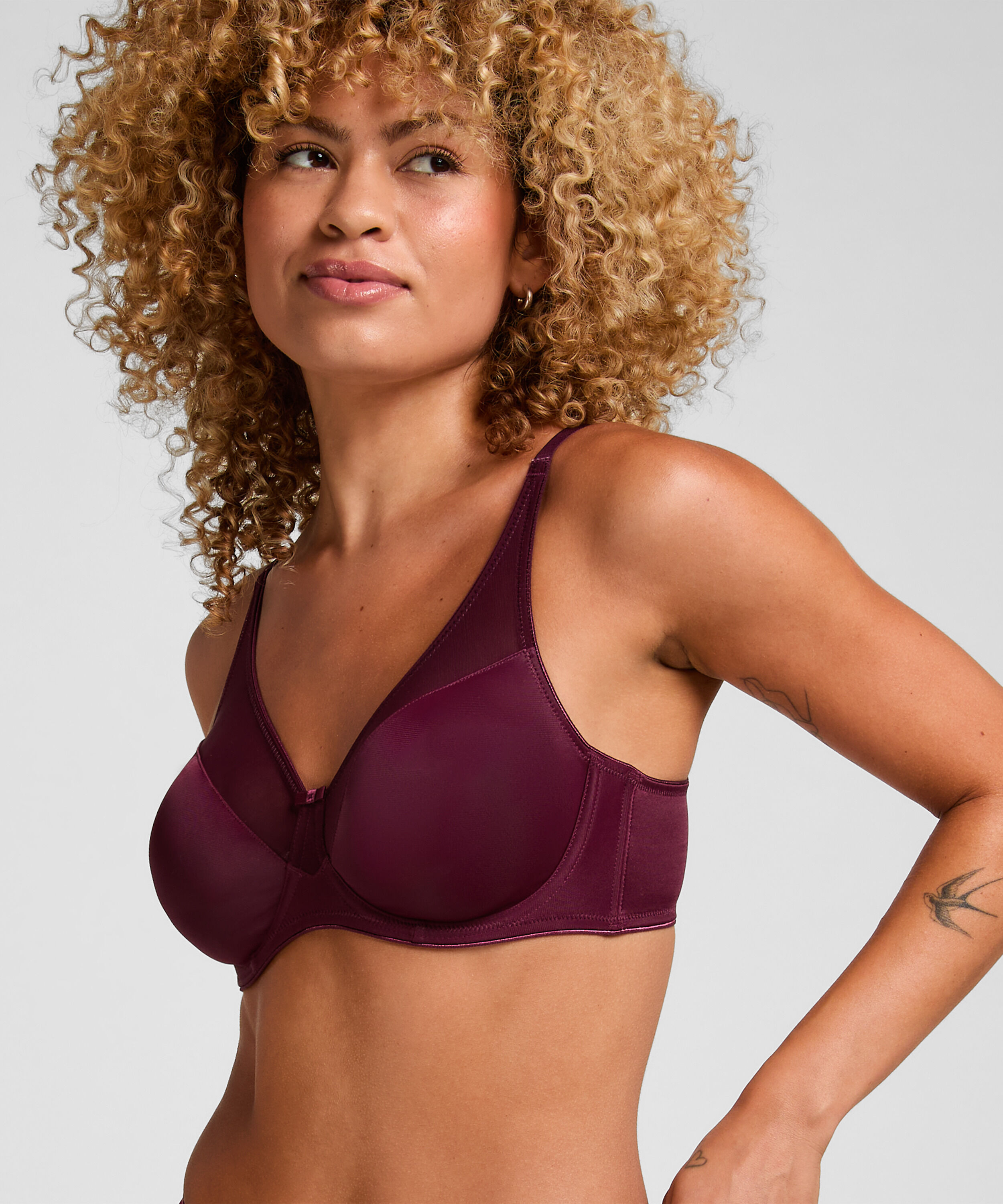 Niet-voorgevormde minimizer beugel bh Nina, Rood Niet-voorgevormde minimizer beugel bh Nina, Rood