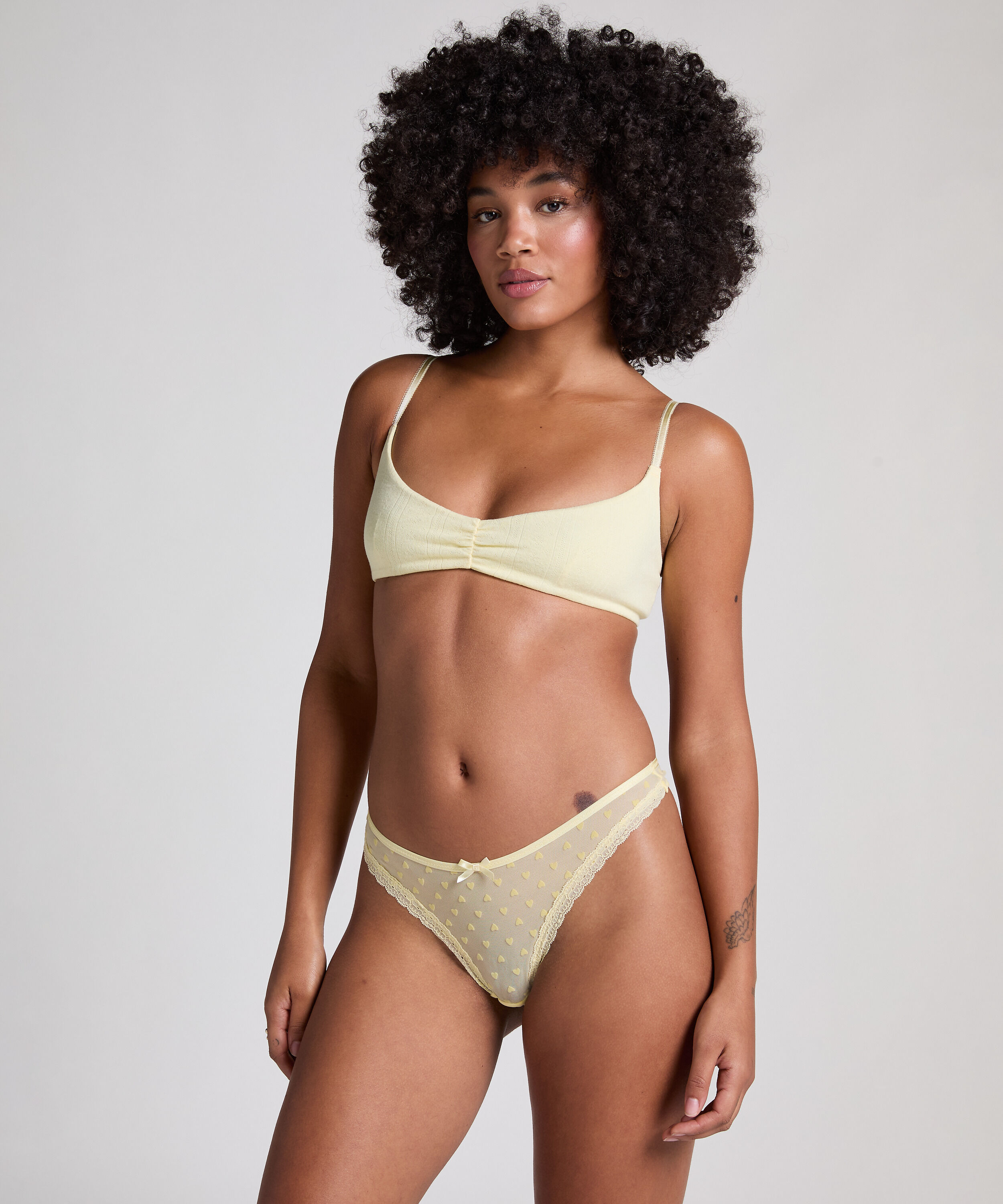 String Phoebe, Geel