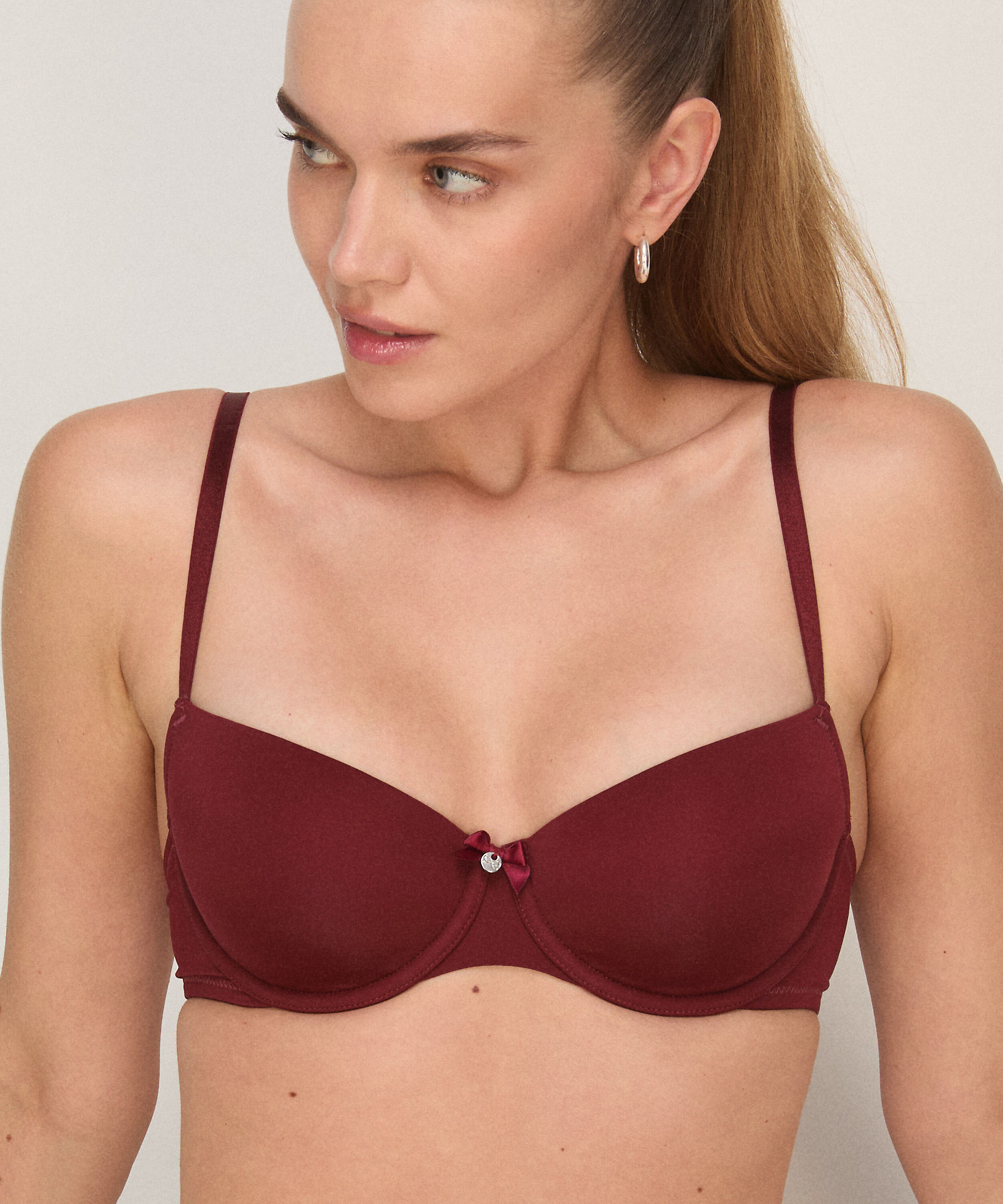 Voorgevormde beugel bh Demi, Rood Voorgevormde beugel bh Demi, Rood