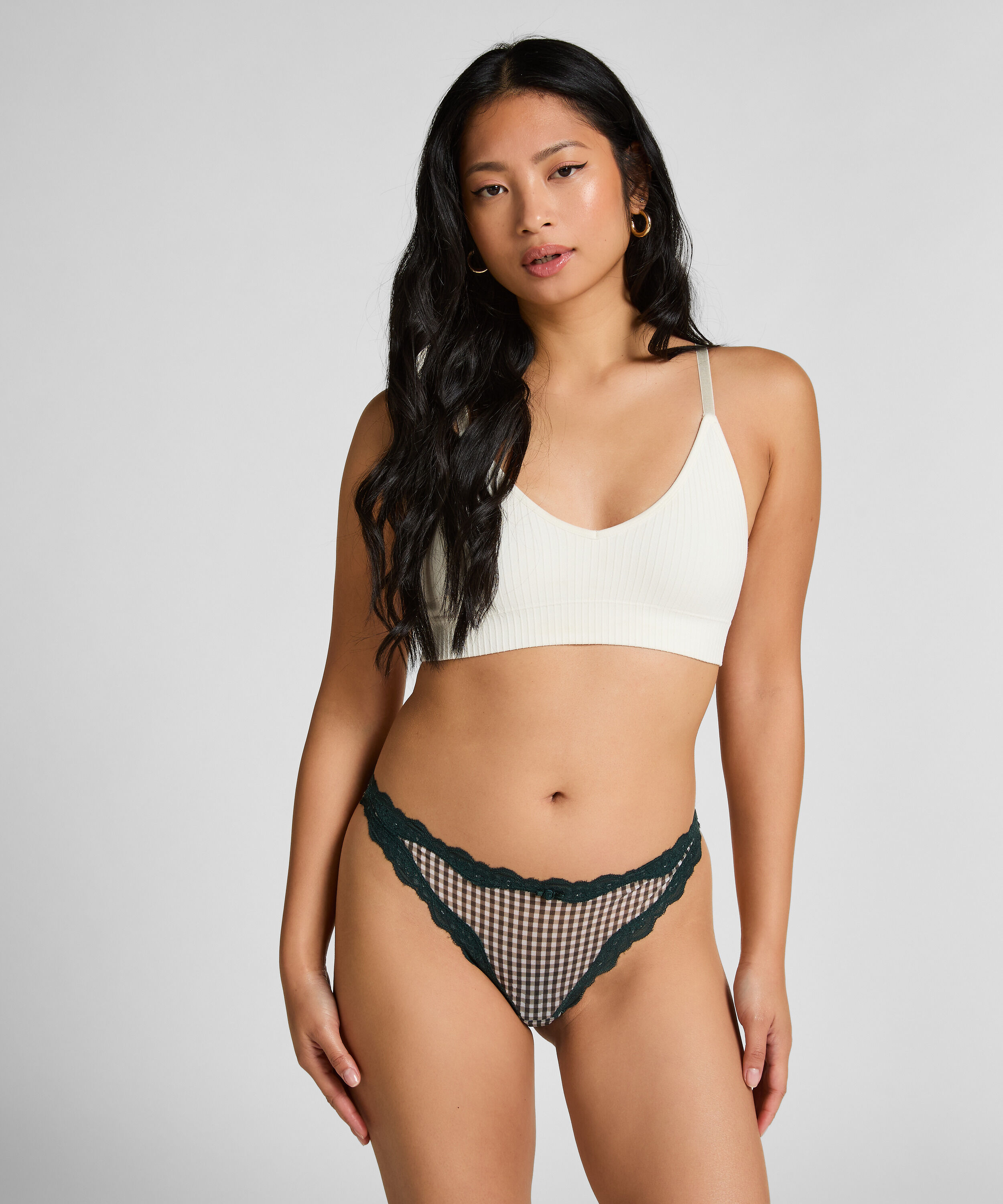 Hoog uitgesneden string Liz