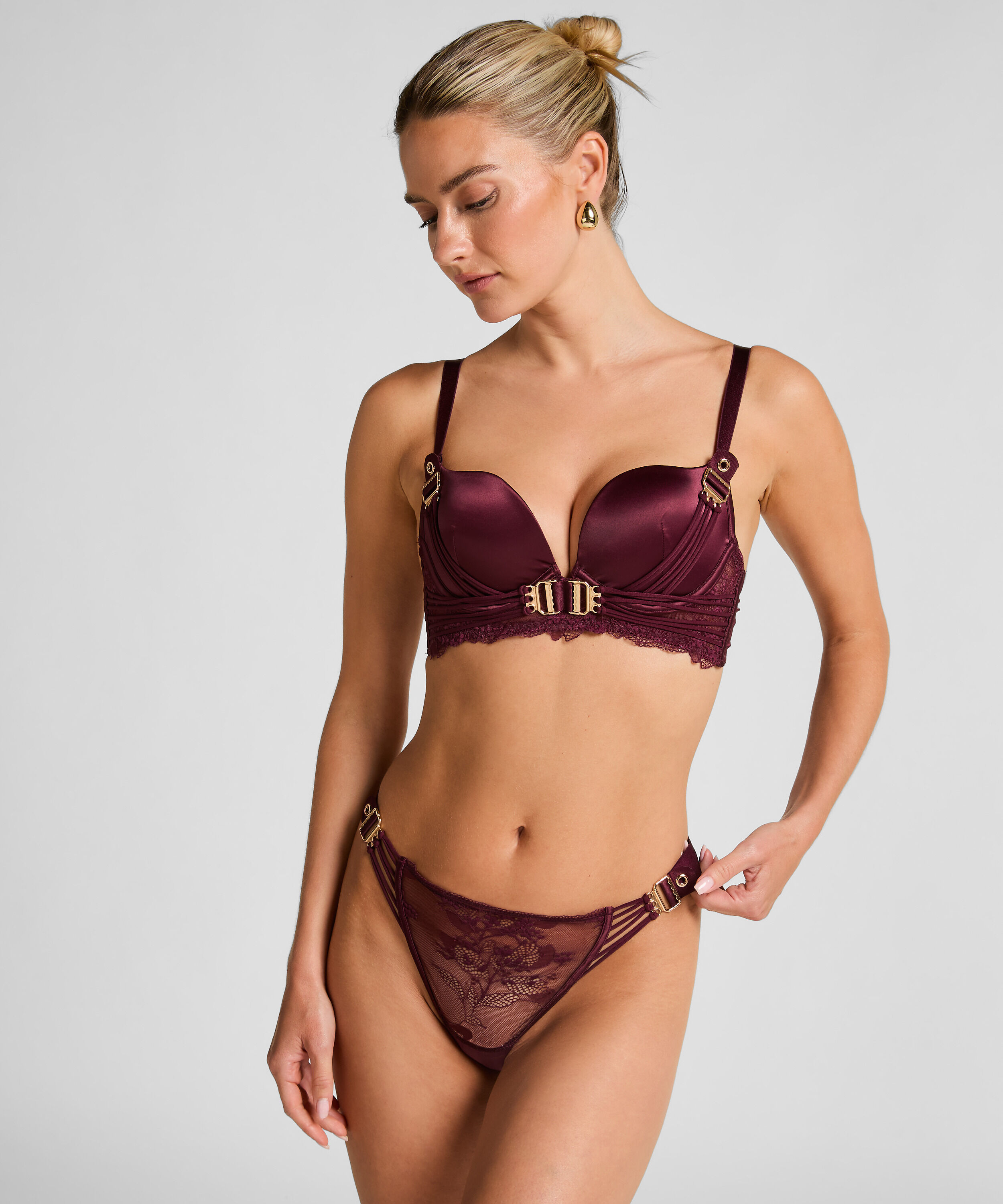 String Avela, Rood