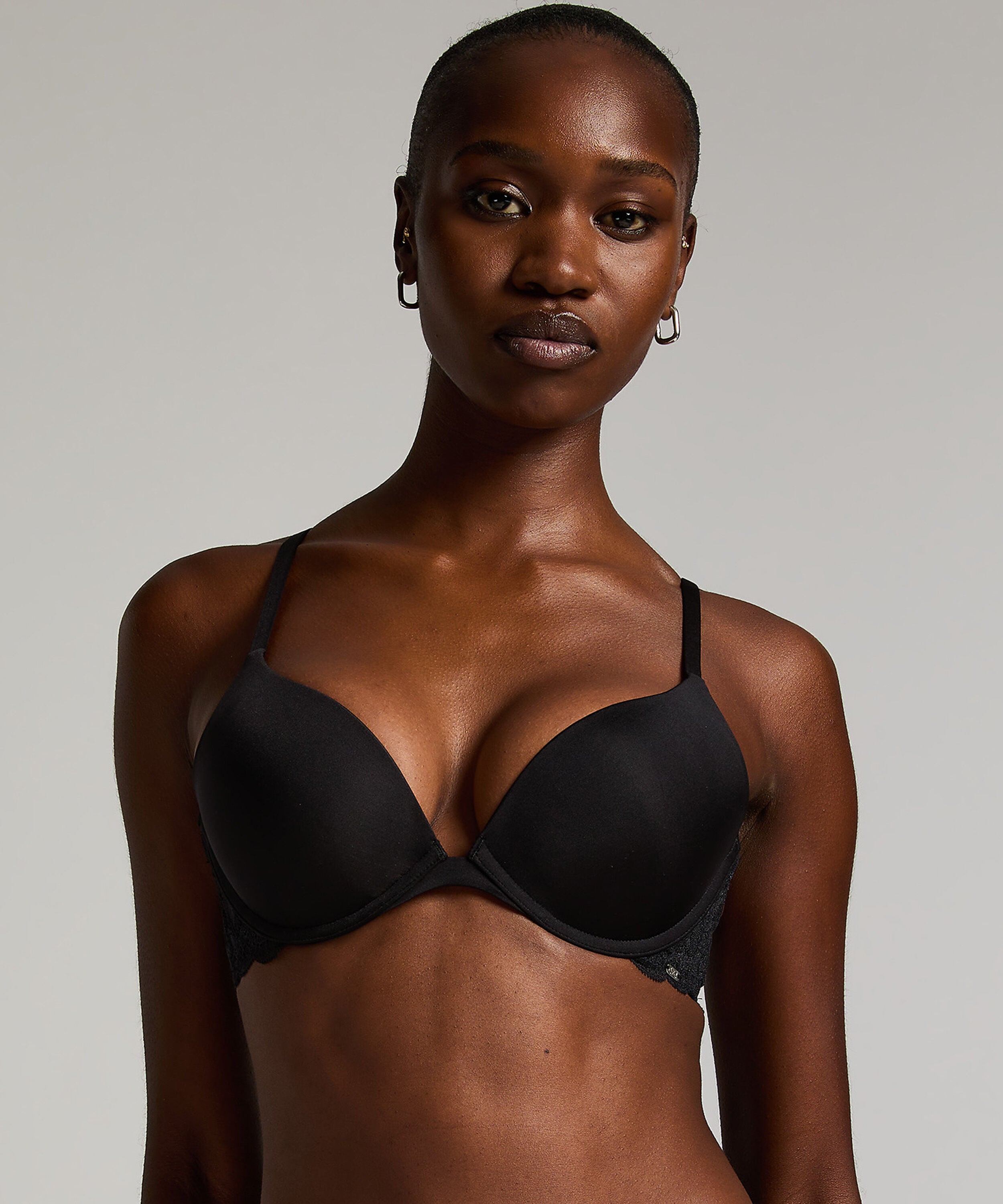 Voorgevormde push-up beugel bh Angie, Zwart