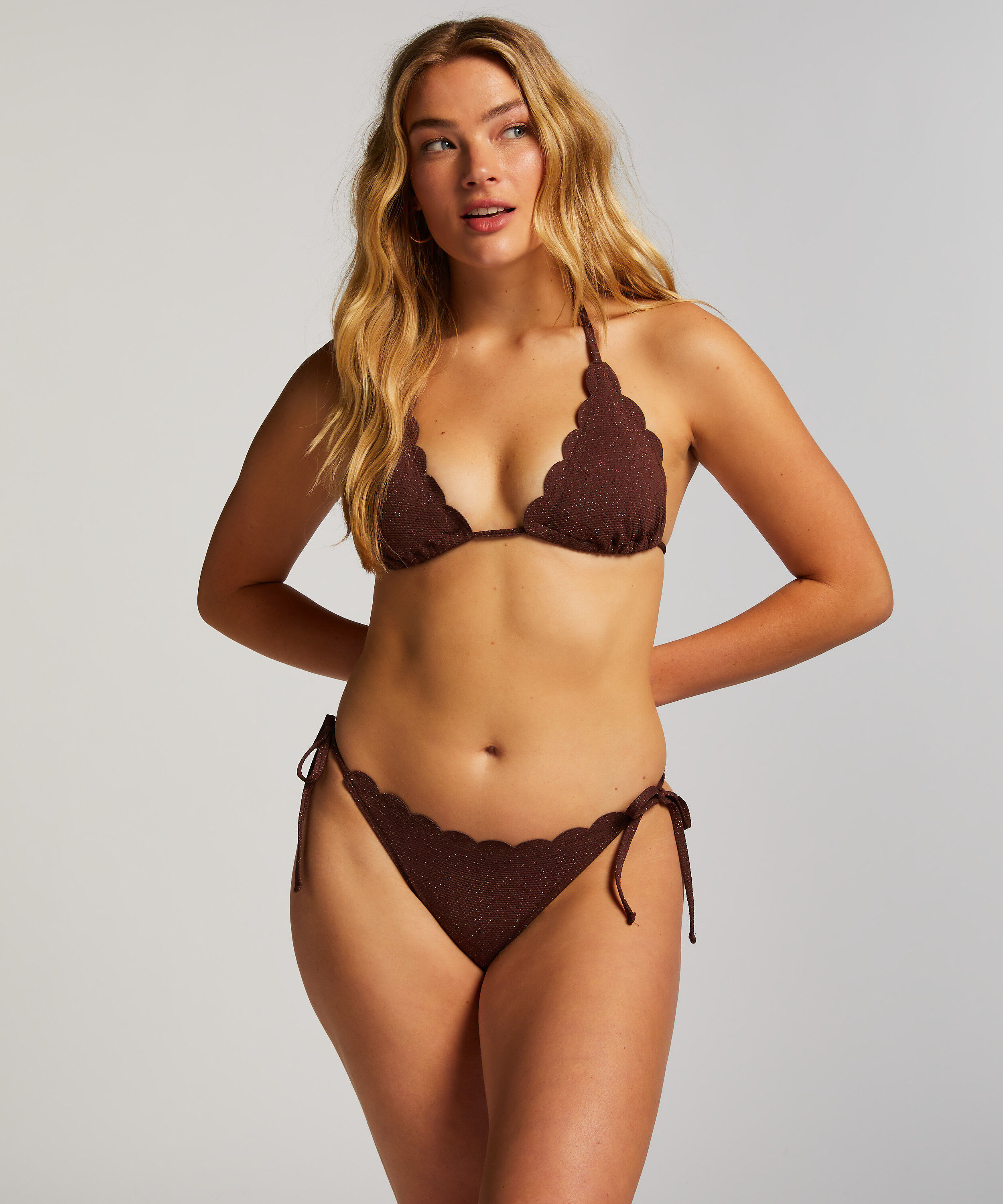 Cheeky Tanga Bikinibroekje Scallop Lurex, Bruin Cheeky Tanga Bikinibroekje Scallop Lurex, Bruin