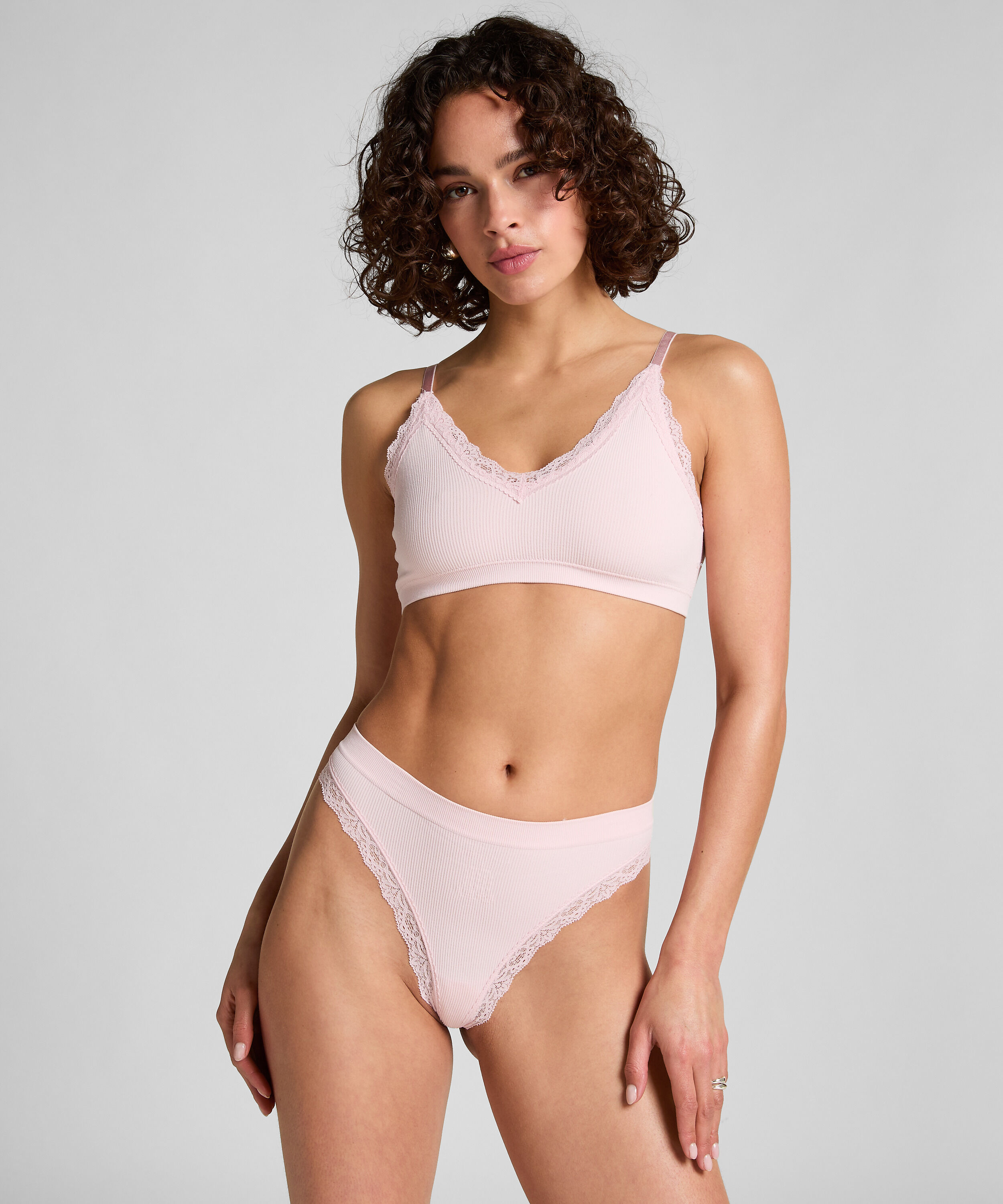 String Lola, Roze String Lola, Roze