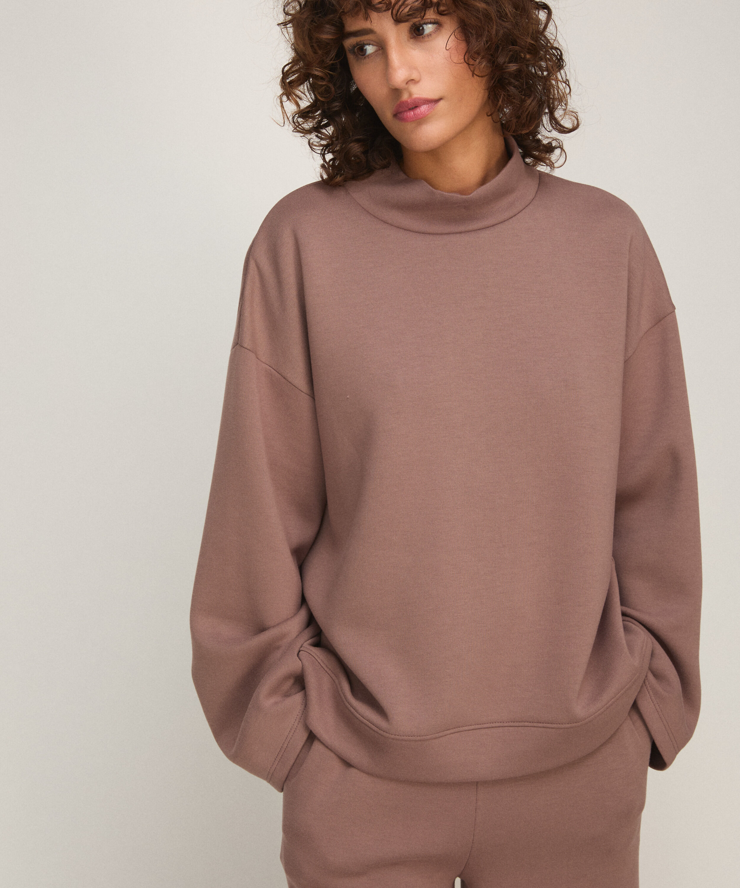 Viscose Top met Hoge Hals, Bruin Viscose Top met Hoge Hals, Bruin