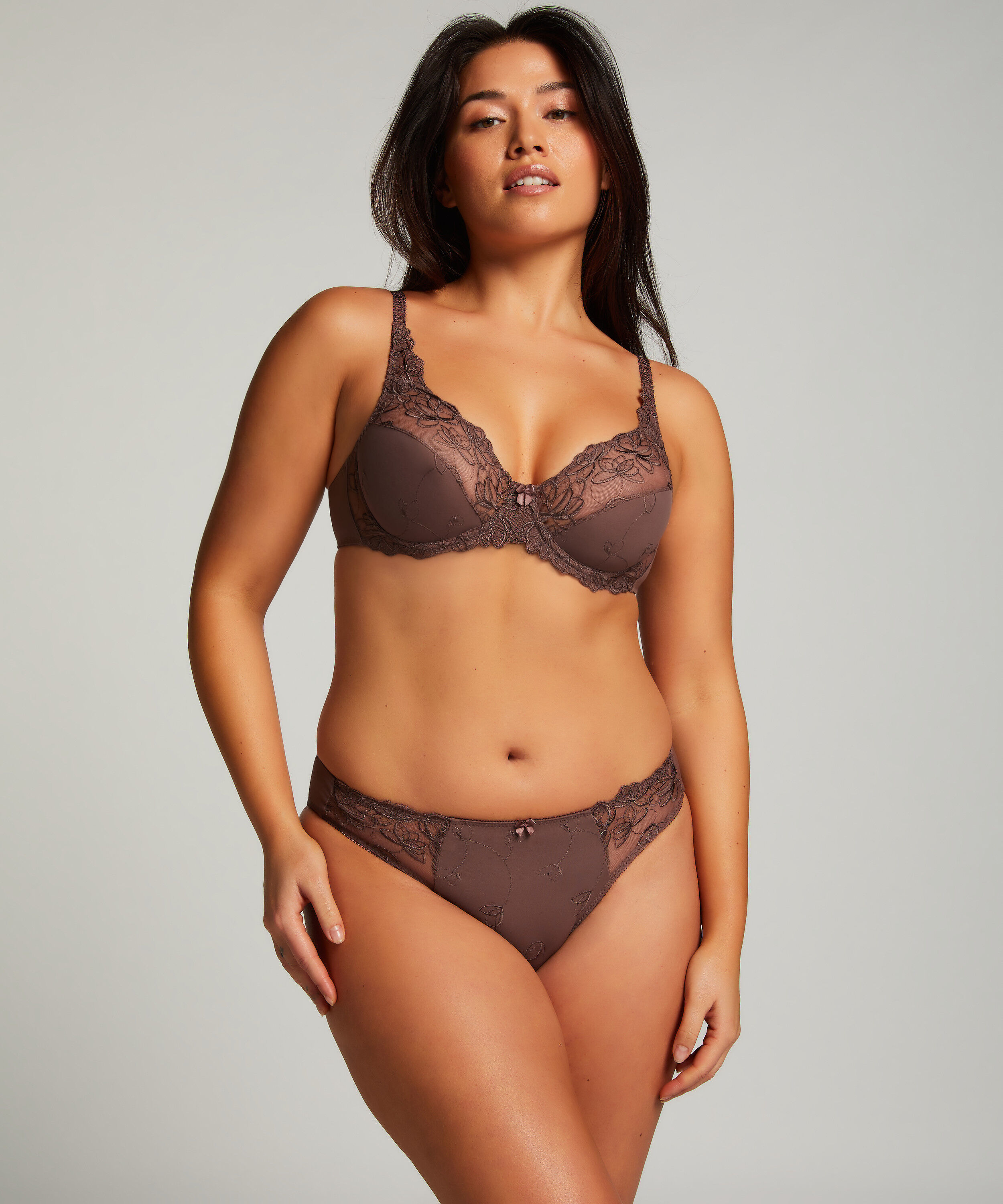 Slip Diva, Bruin