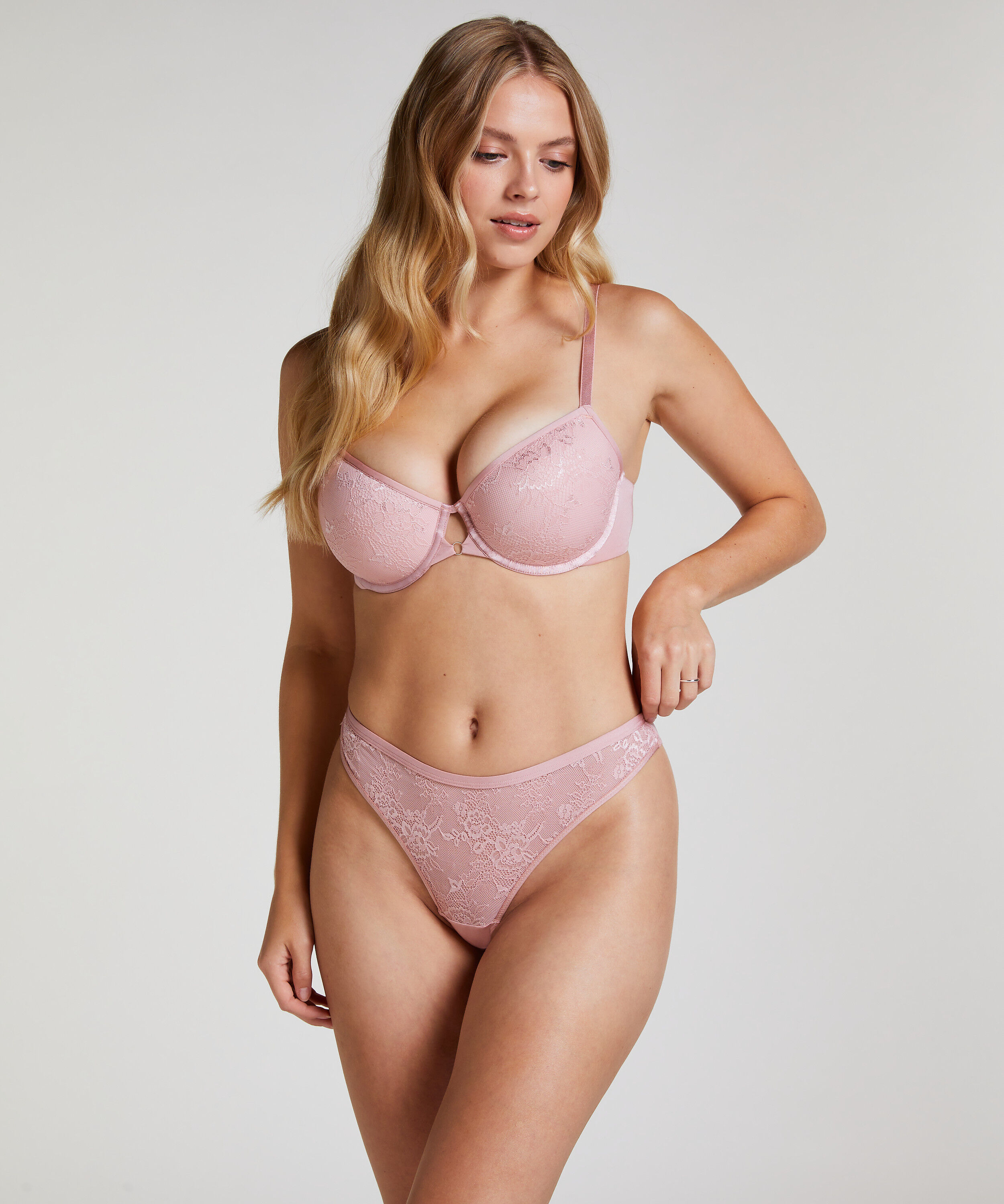 String Lea, Roze