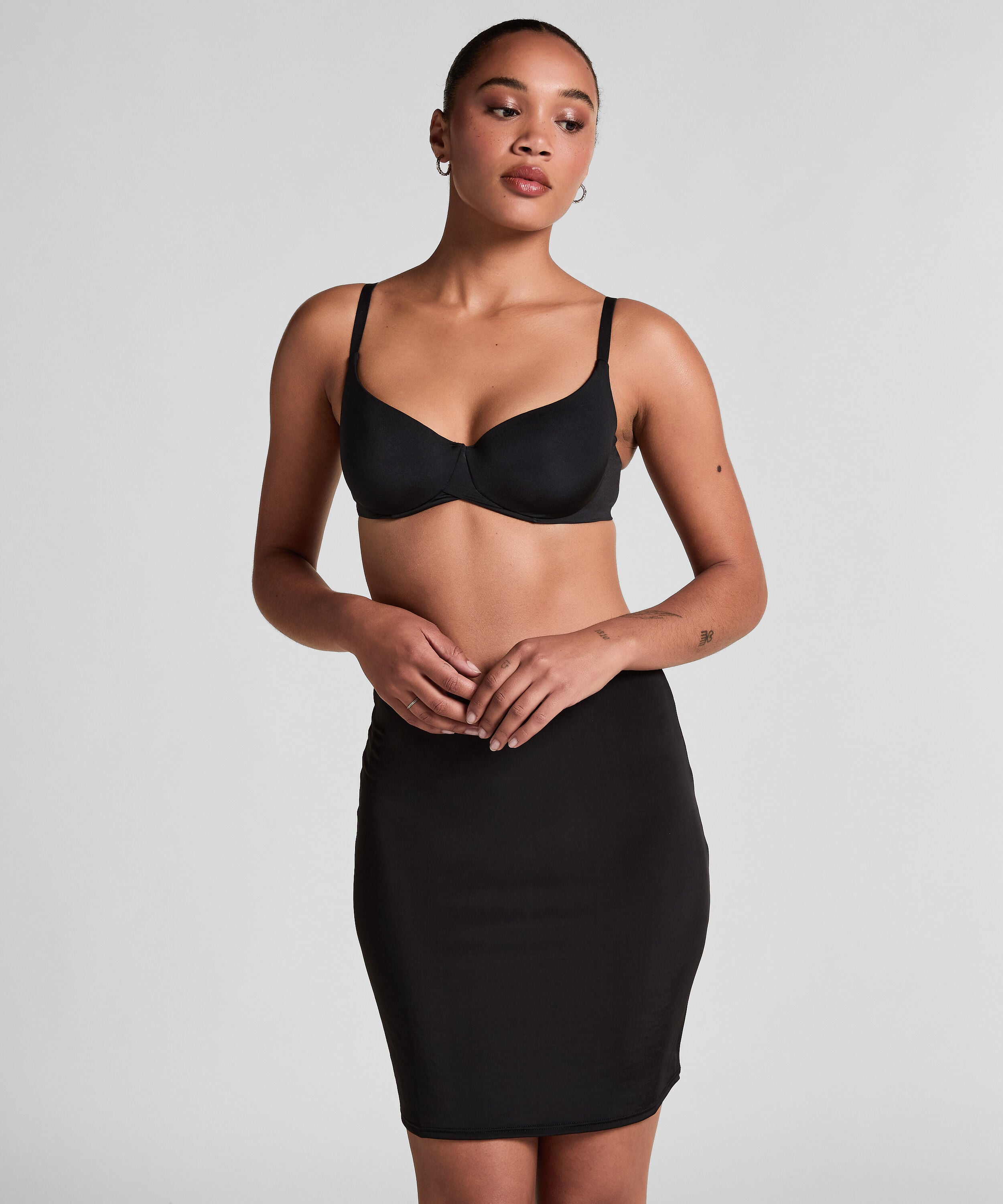 Gladmakende onderrok, Zwart