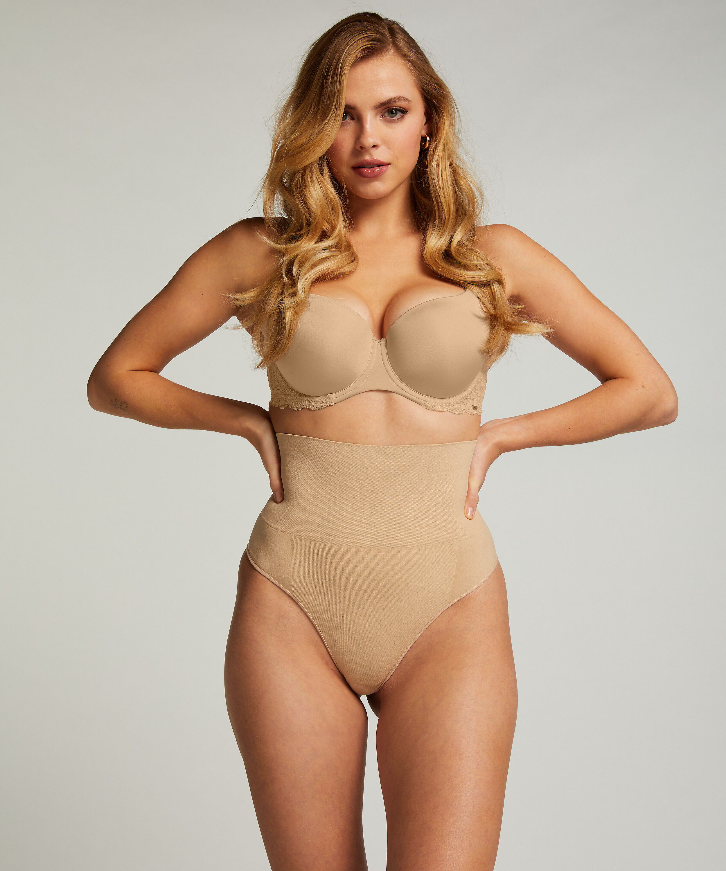 Verstevigende hoge string, Beige