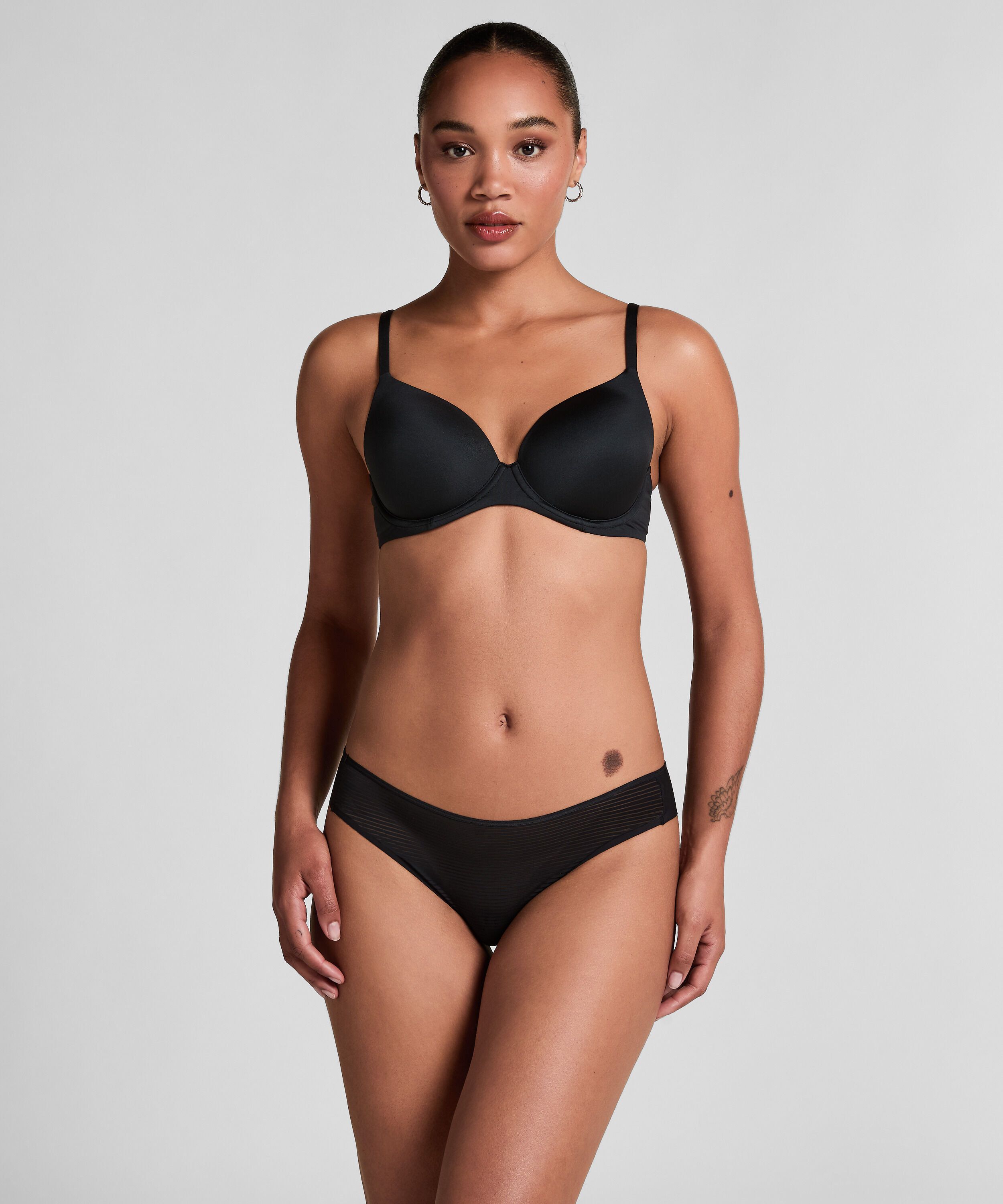 Invisible brazilian Stripe mesh, Zwart