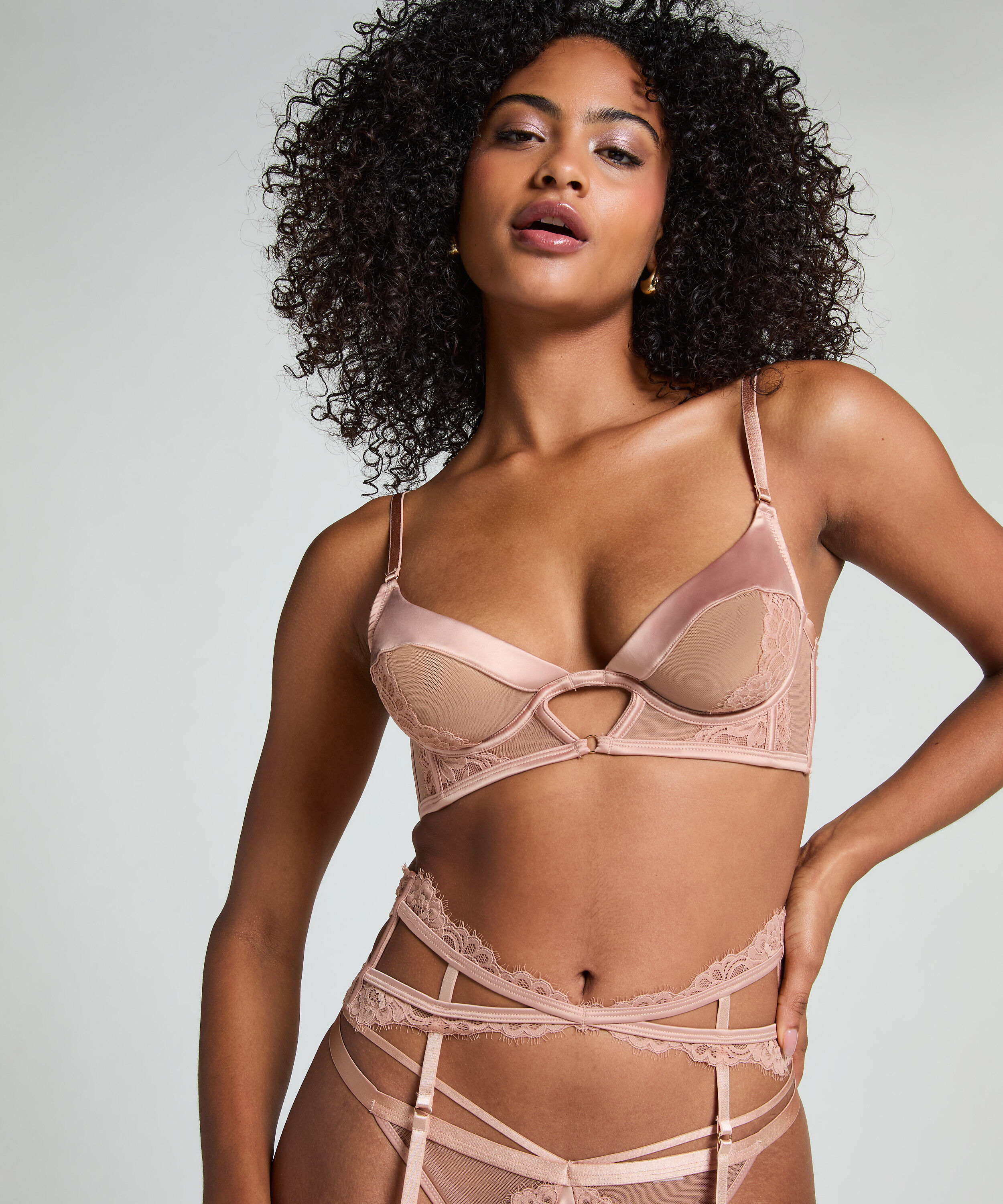 Niet-voorgevormde longline beugel bh Nisha, Beige