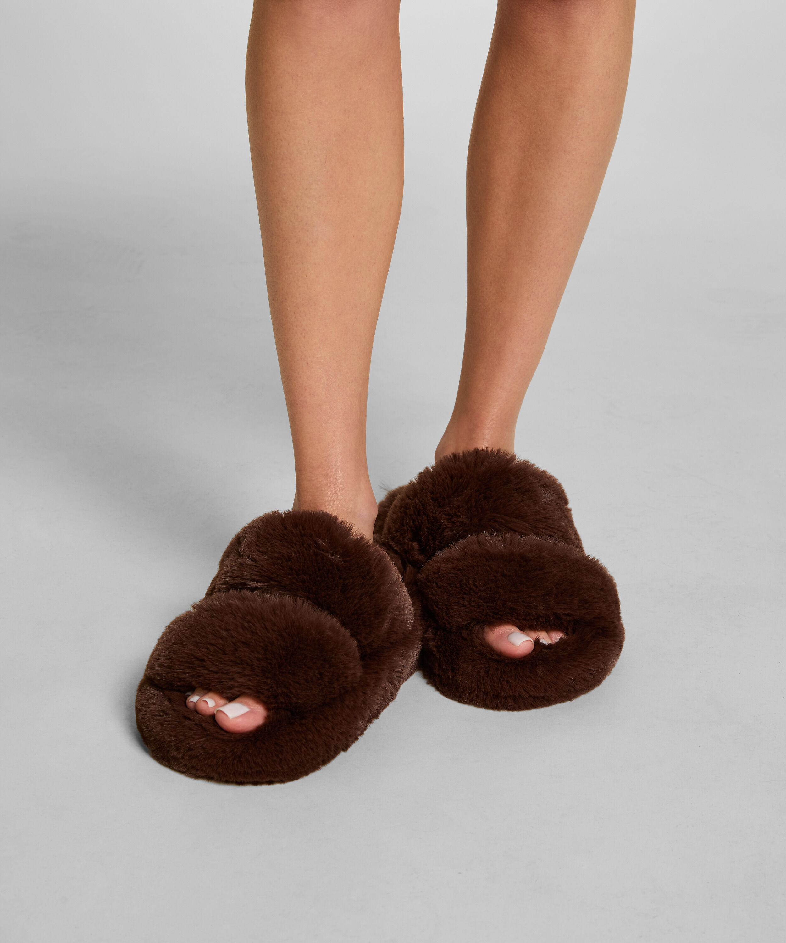 Slipper Hannah, Bruin Slipper Hannah, Bruin