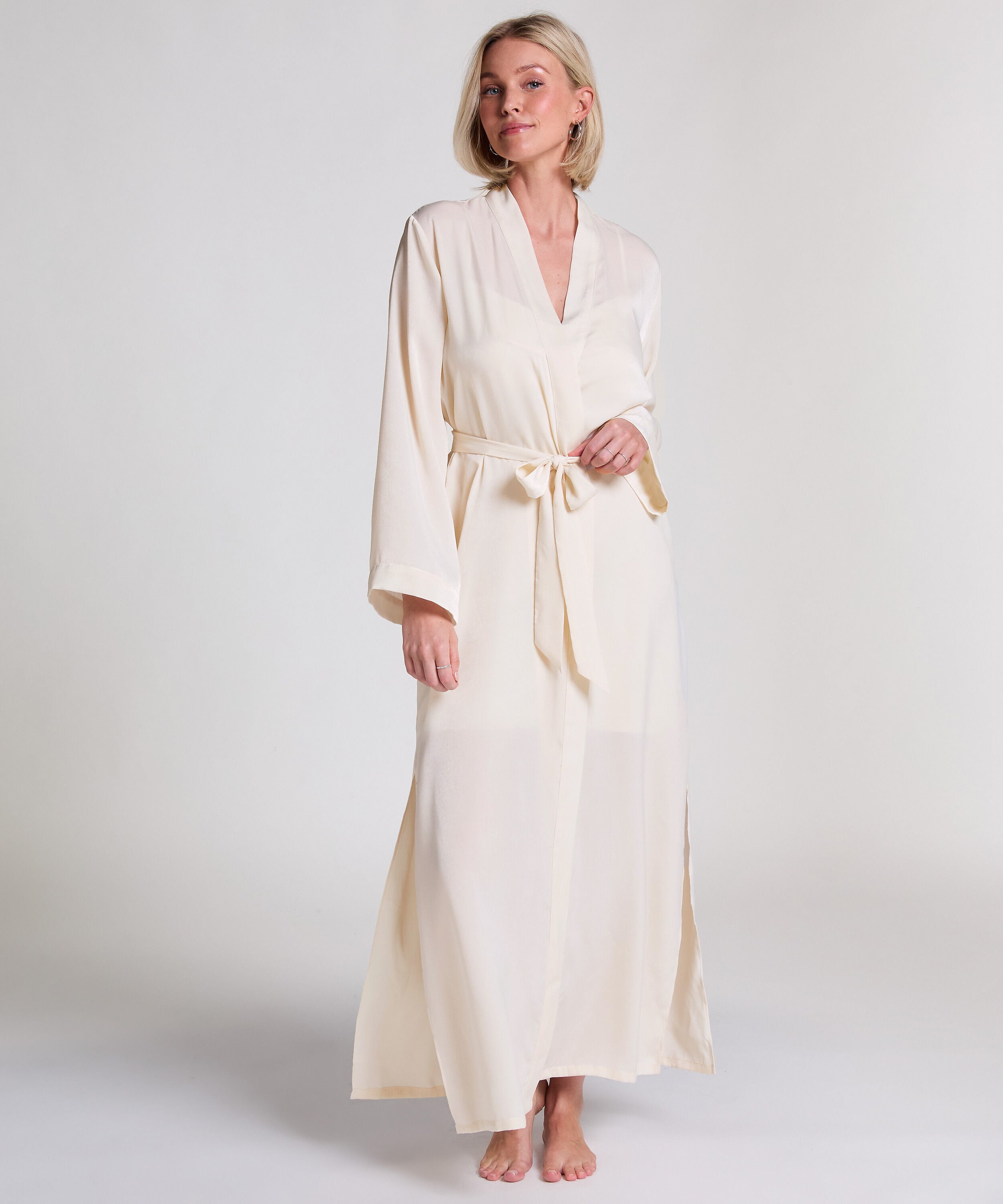 Kimono Satin, Wit