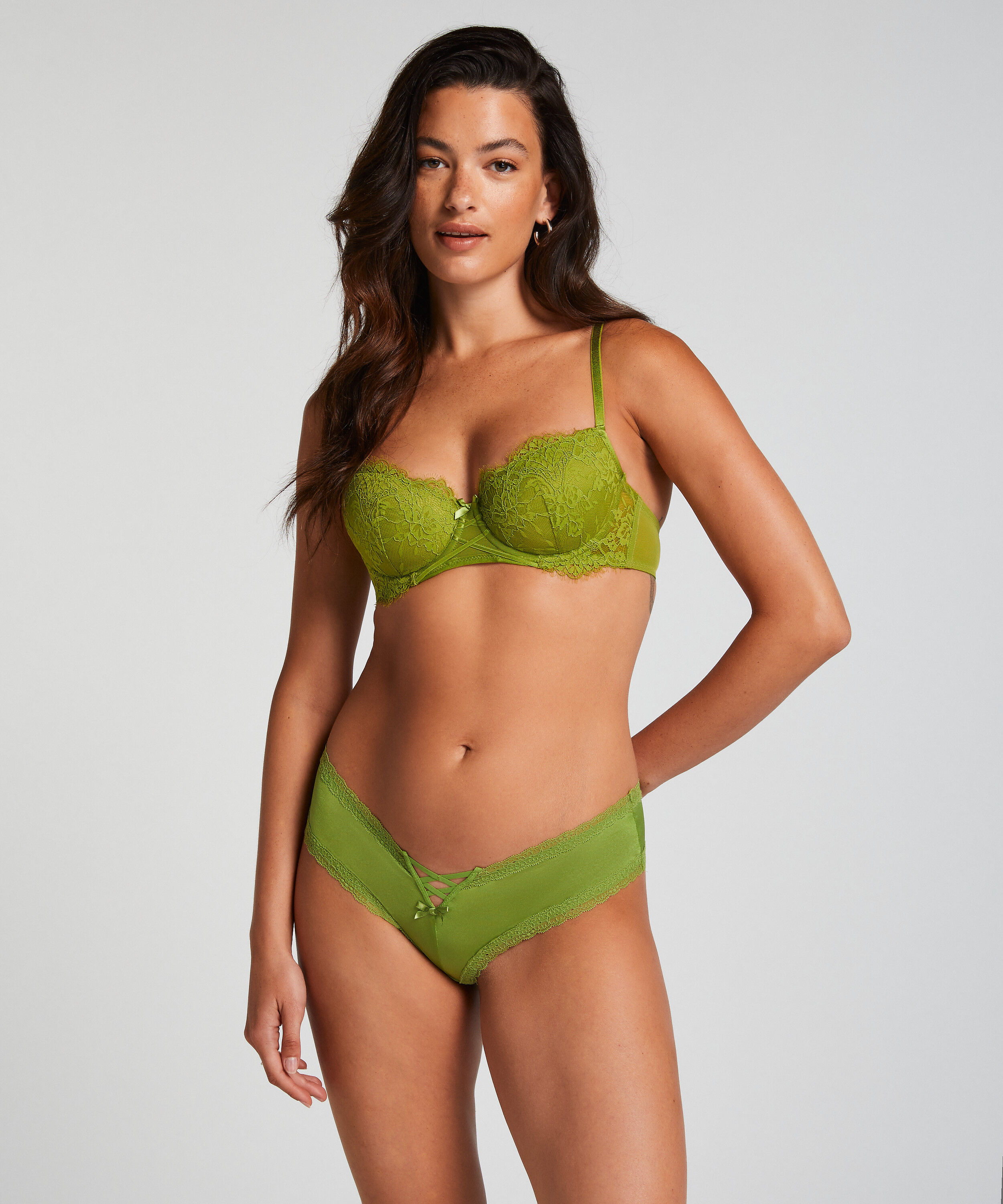 V-shape brazilian Vixen, Groen