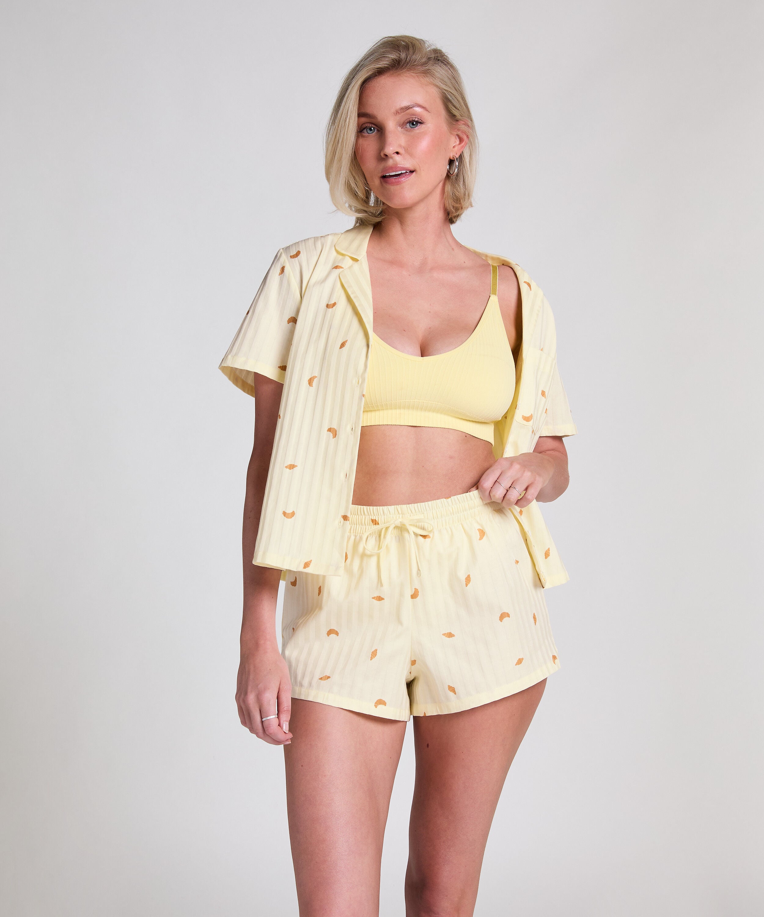 Shorts Katoen, Geel