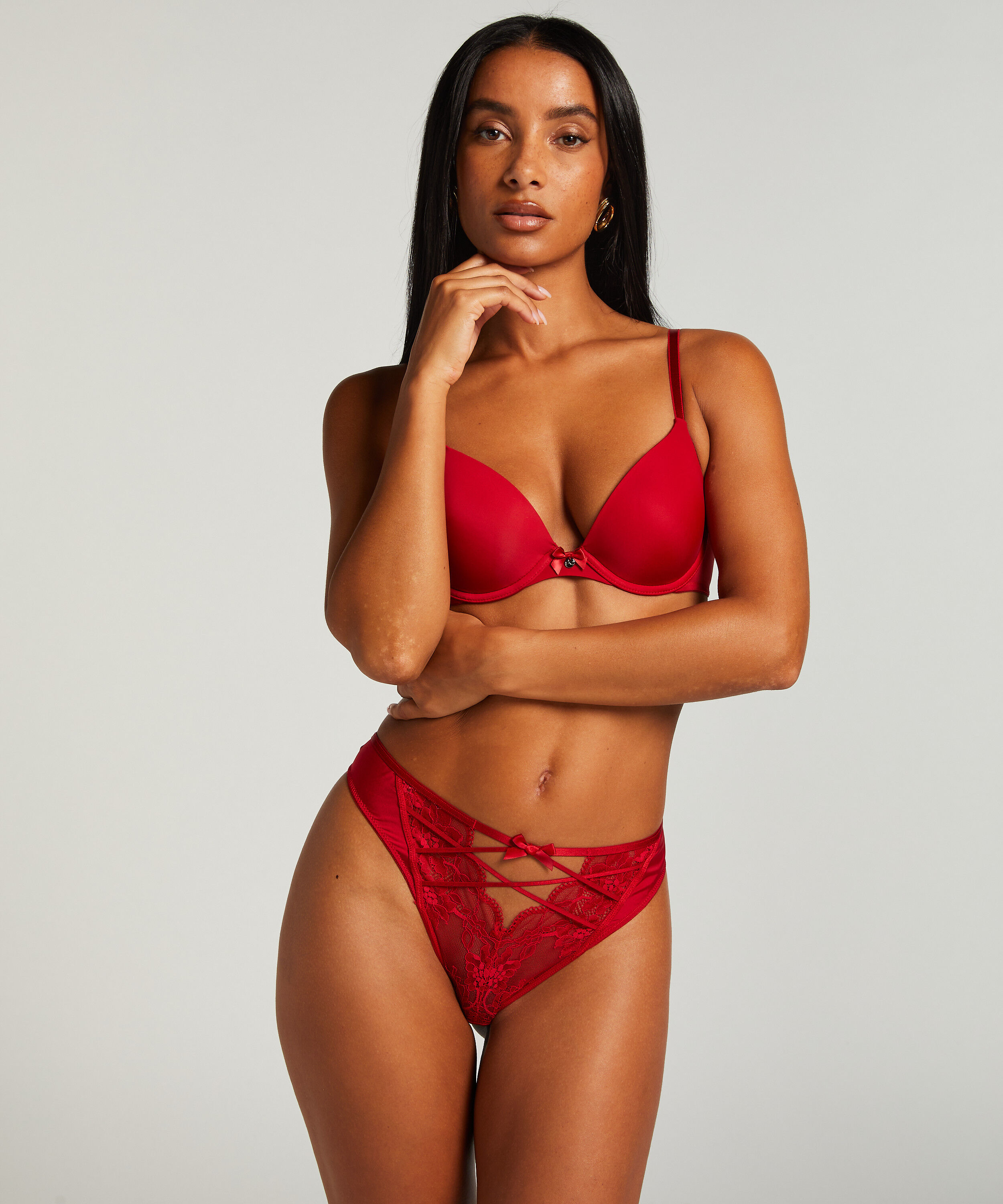 String Alora, Rood