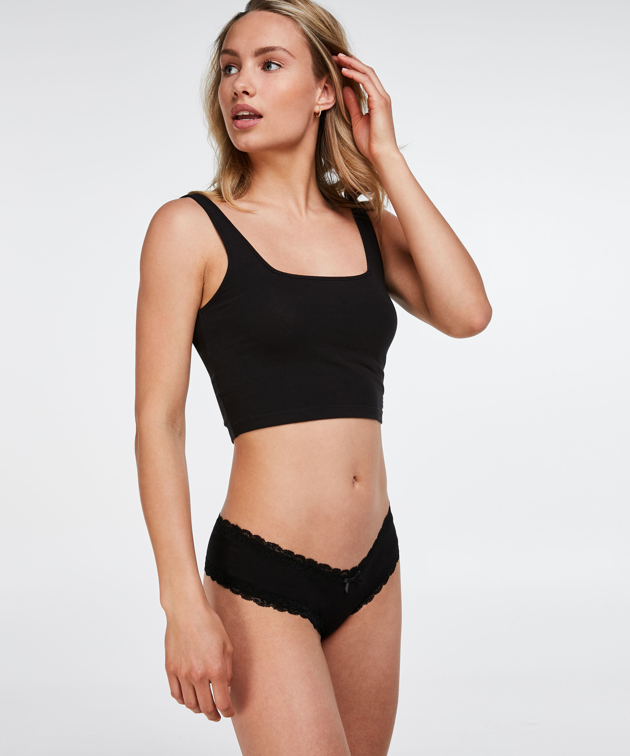 V-shape brazilian, Zwart