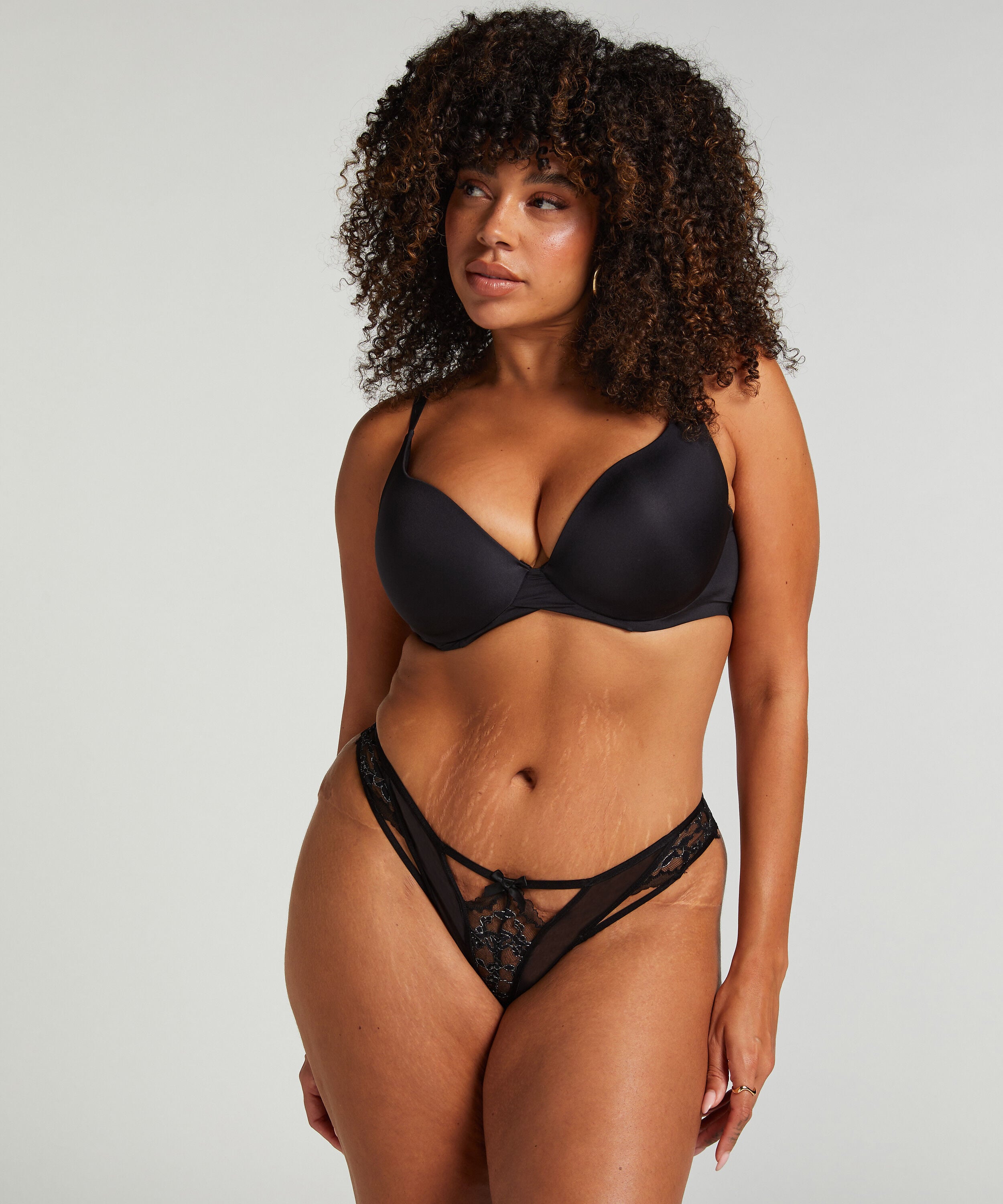 Brazilian Izara, Zwart