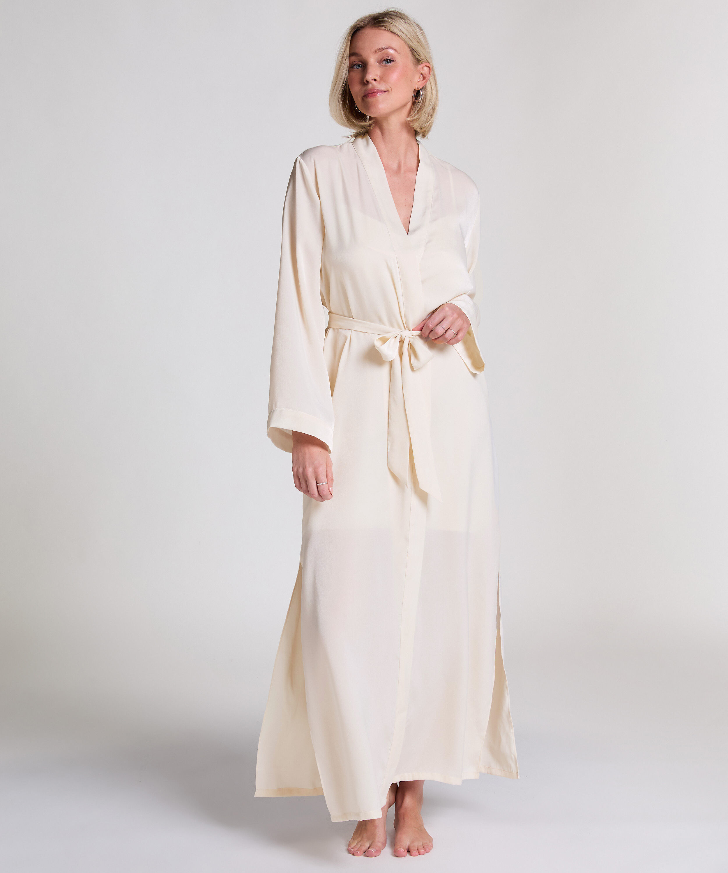Kimono Satin, Wit