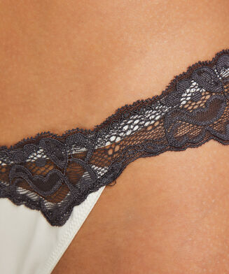 String Secret Lace, Wit
