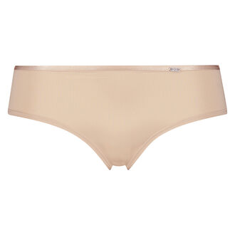 Brazilian Angie Nude, Huidskleur