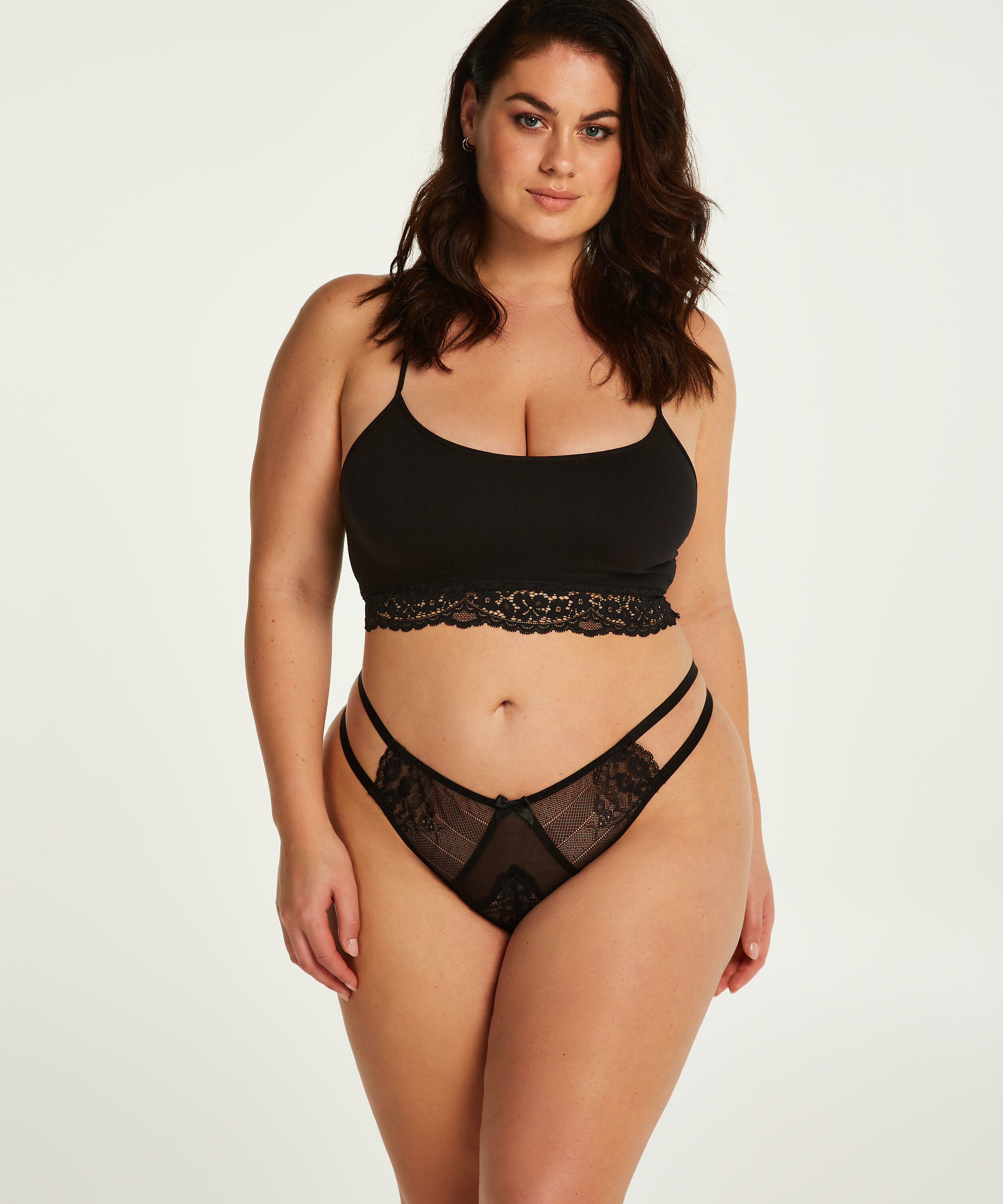 String Maarya Curvy, Zwart String Maarya Curvy, Zwart