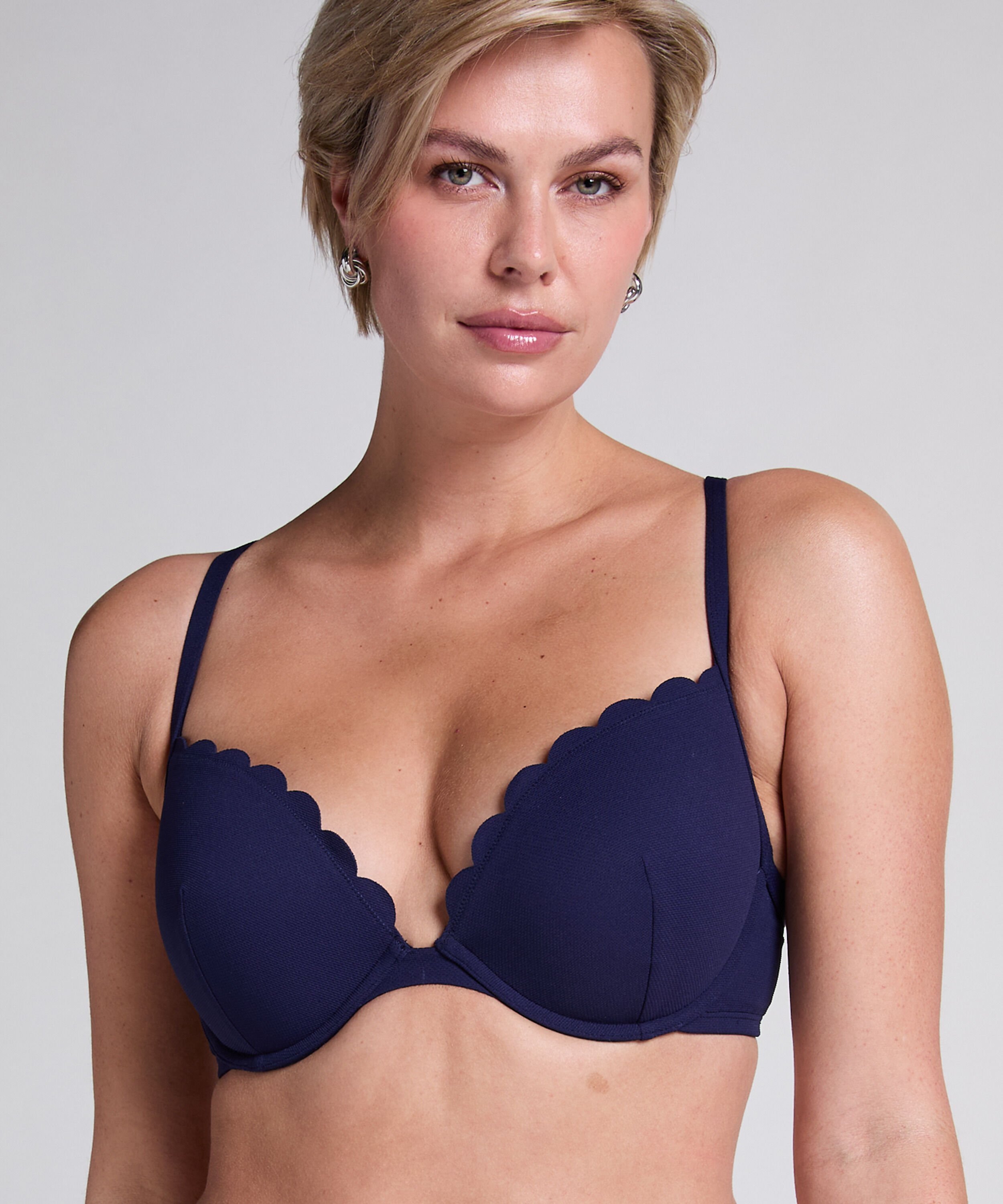 Voorgevormde beugel bikinitop Scallop