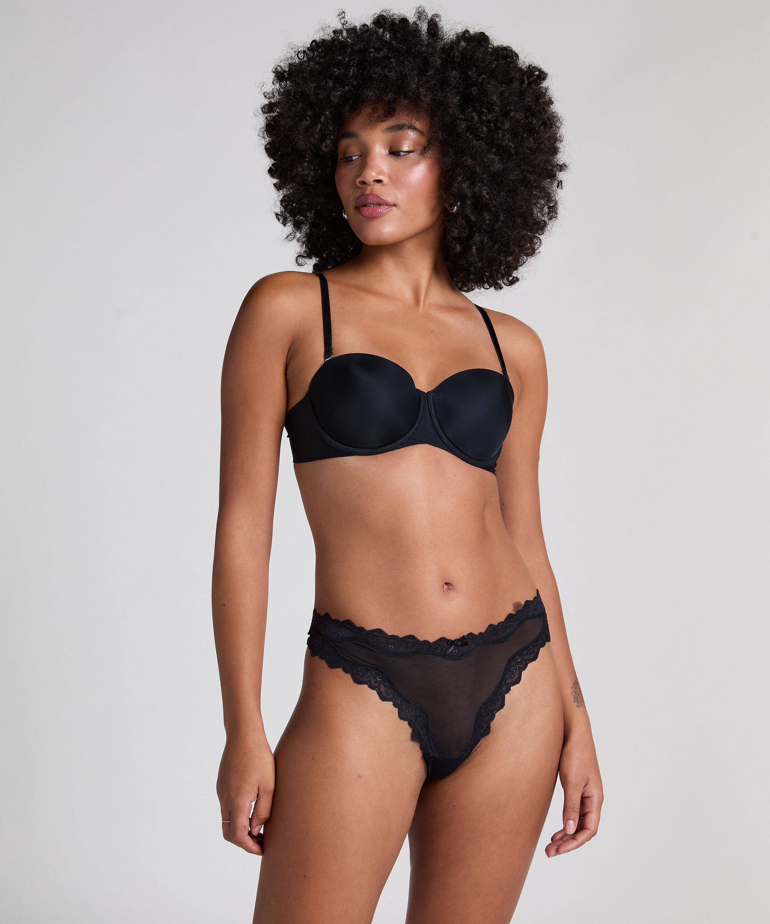 String Hazel, Zwart String Hazel, Zwart