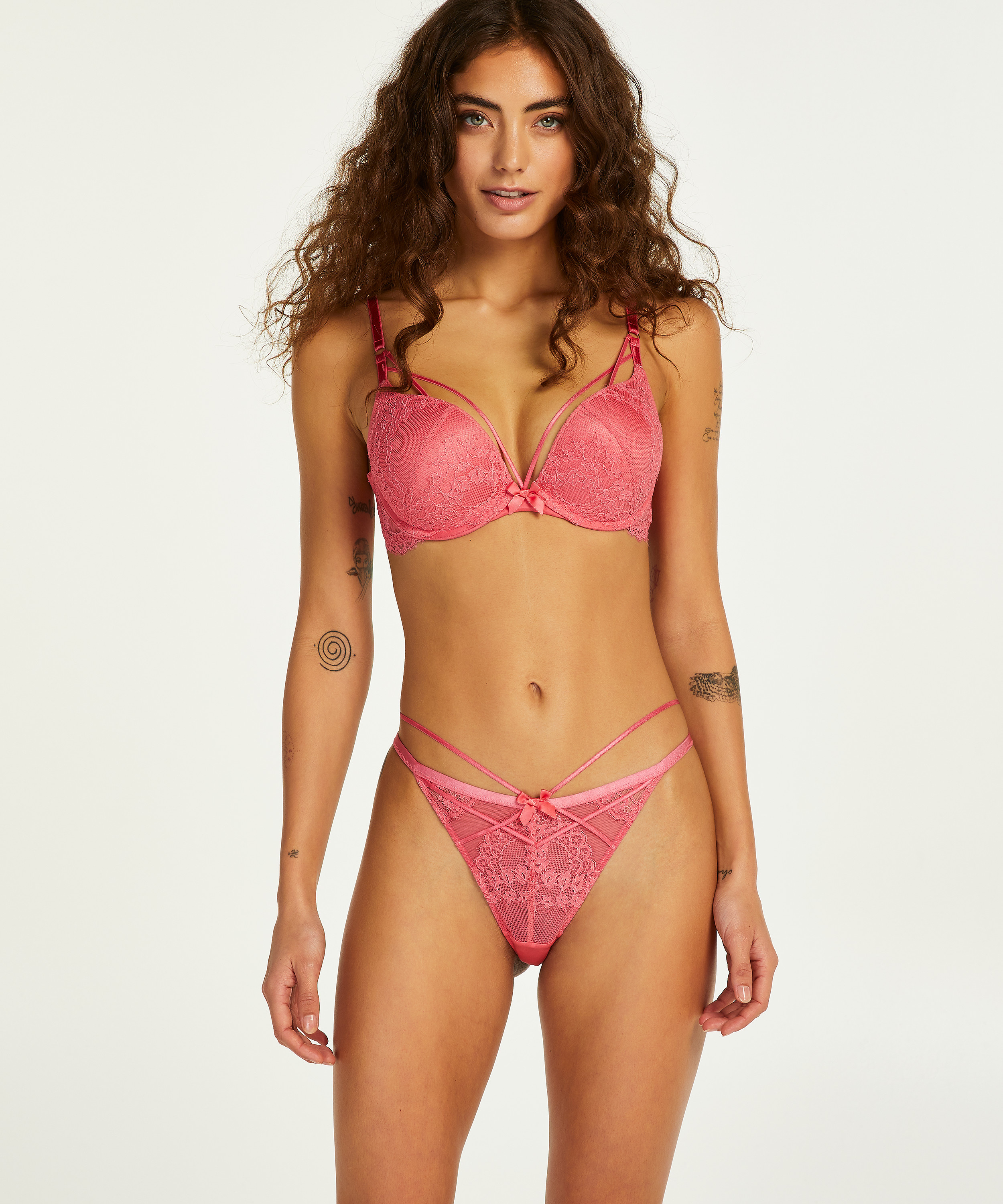String Claire, Roze, main