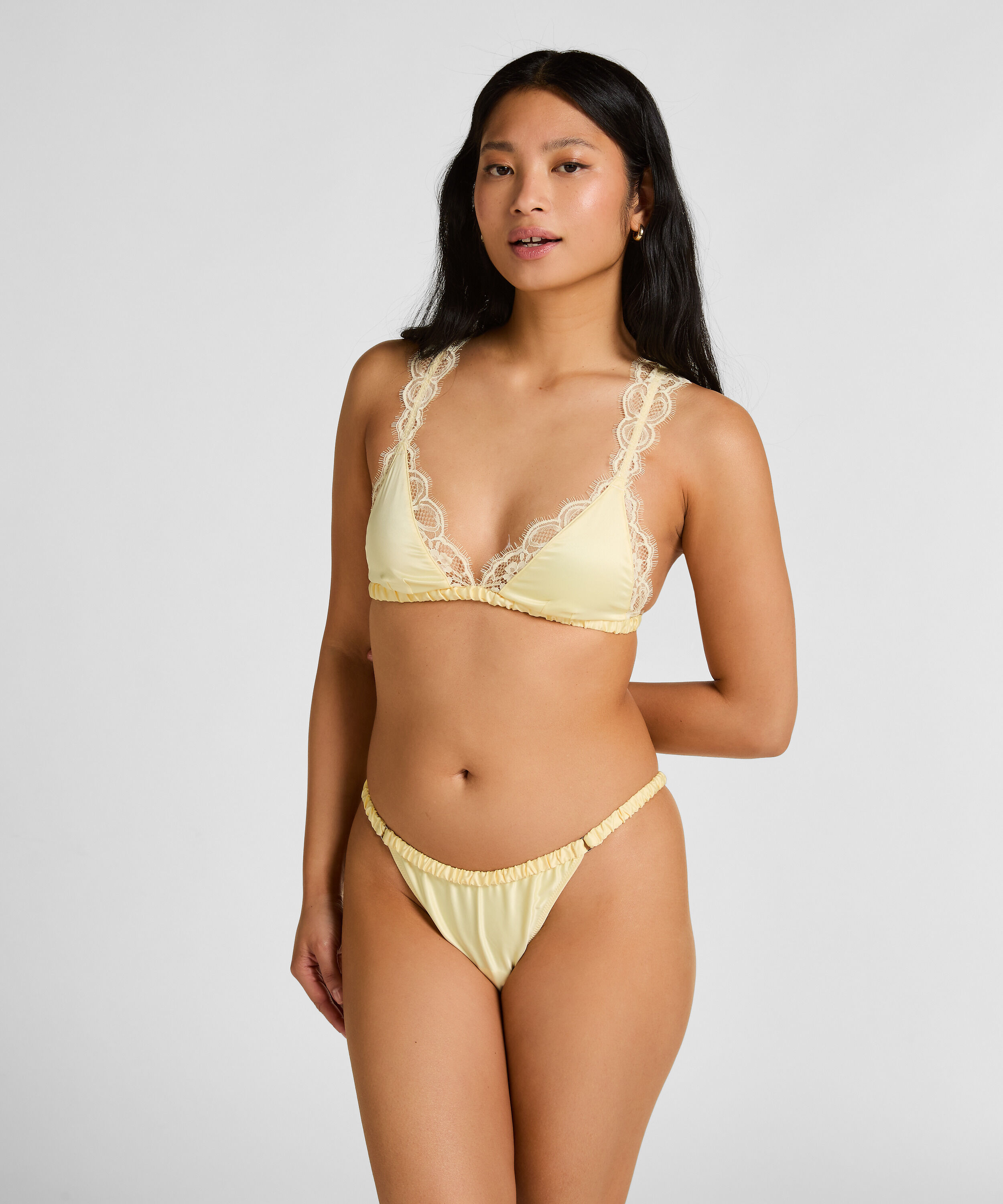 Hoog Uitgesneden Brazilian Eva