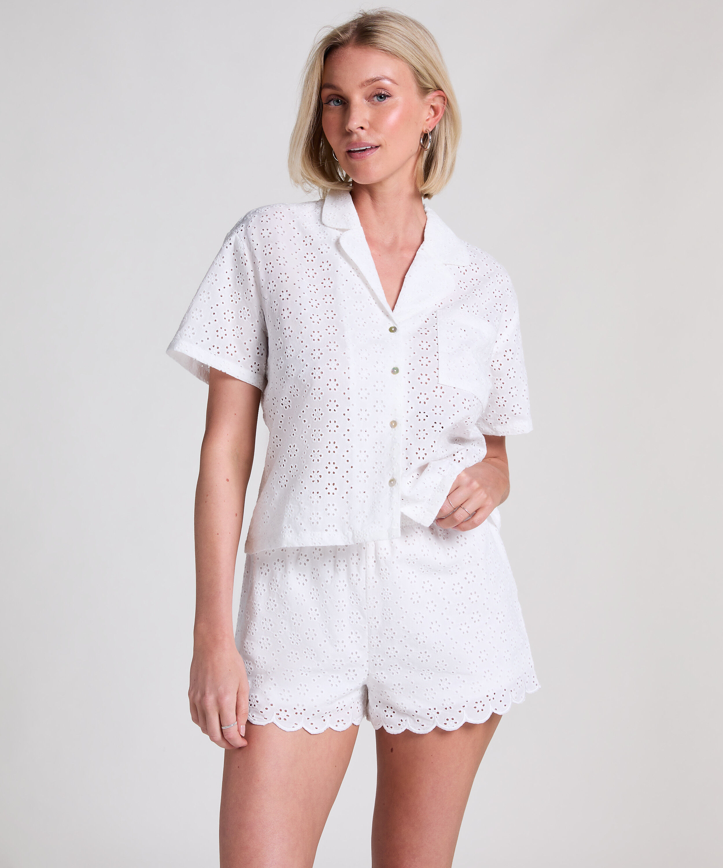 Short met broderie anglaise, Wit