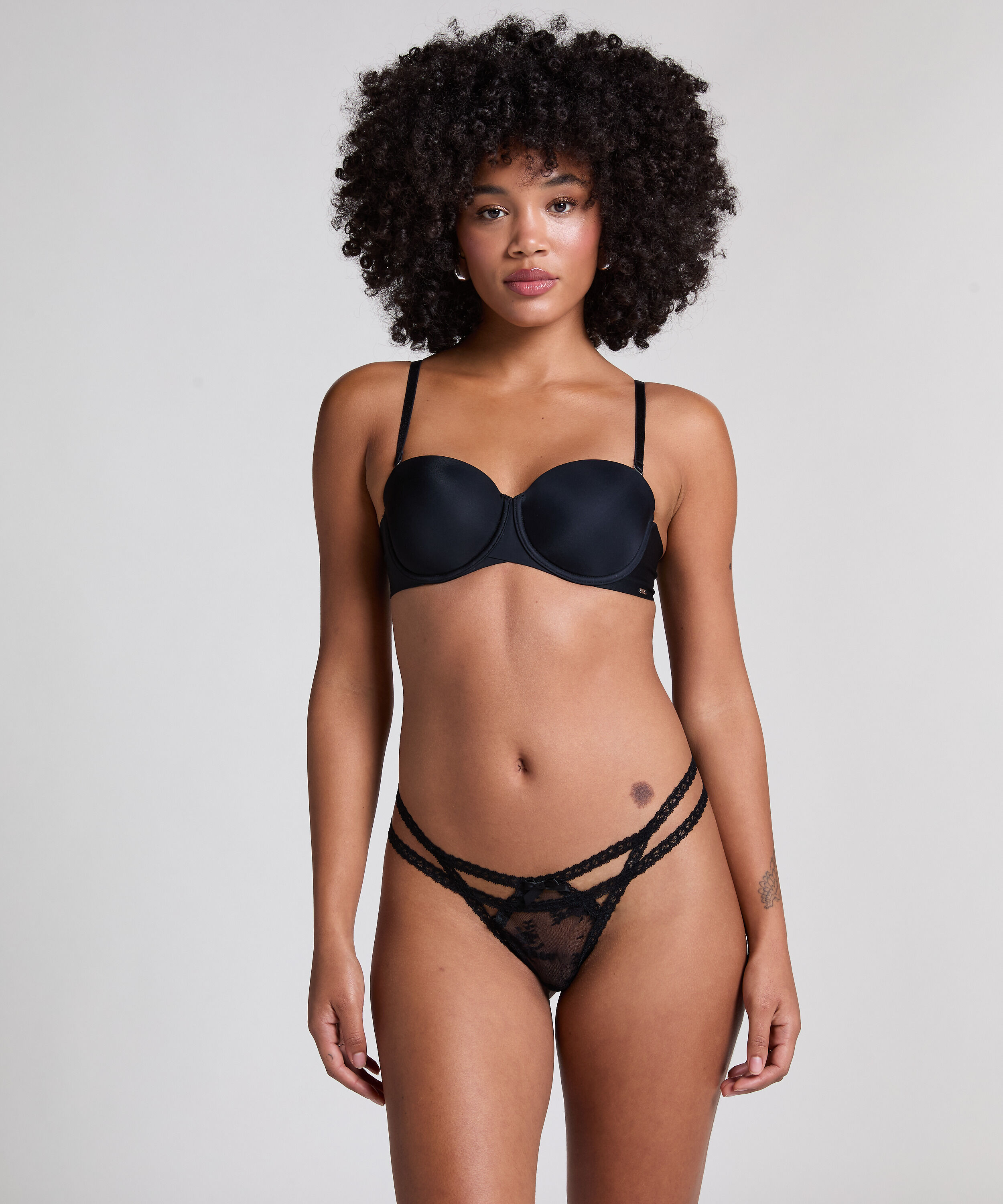 String Irina, Zwart String Irina, Zwart