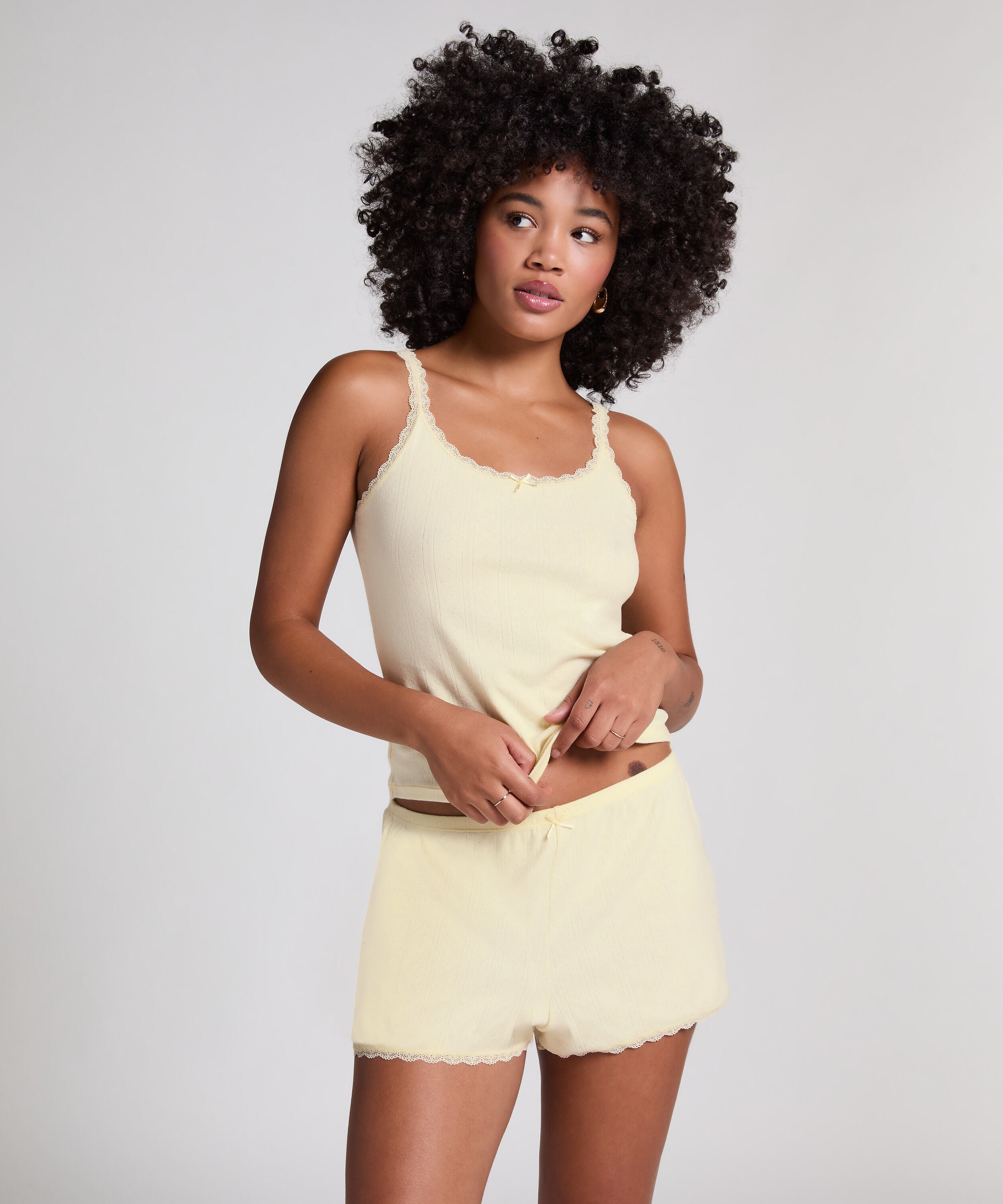 Pointelle Short, Geel Pointelle Short, Geel