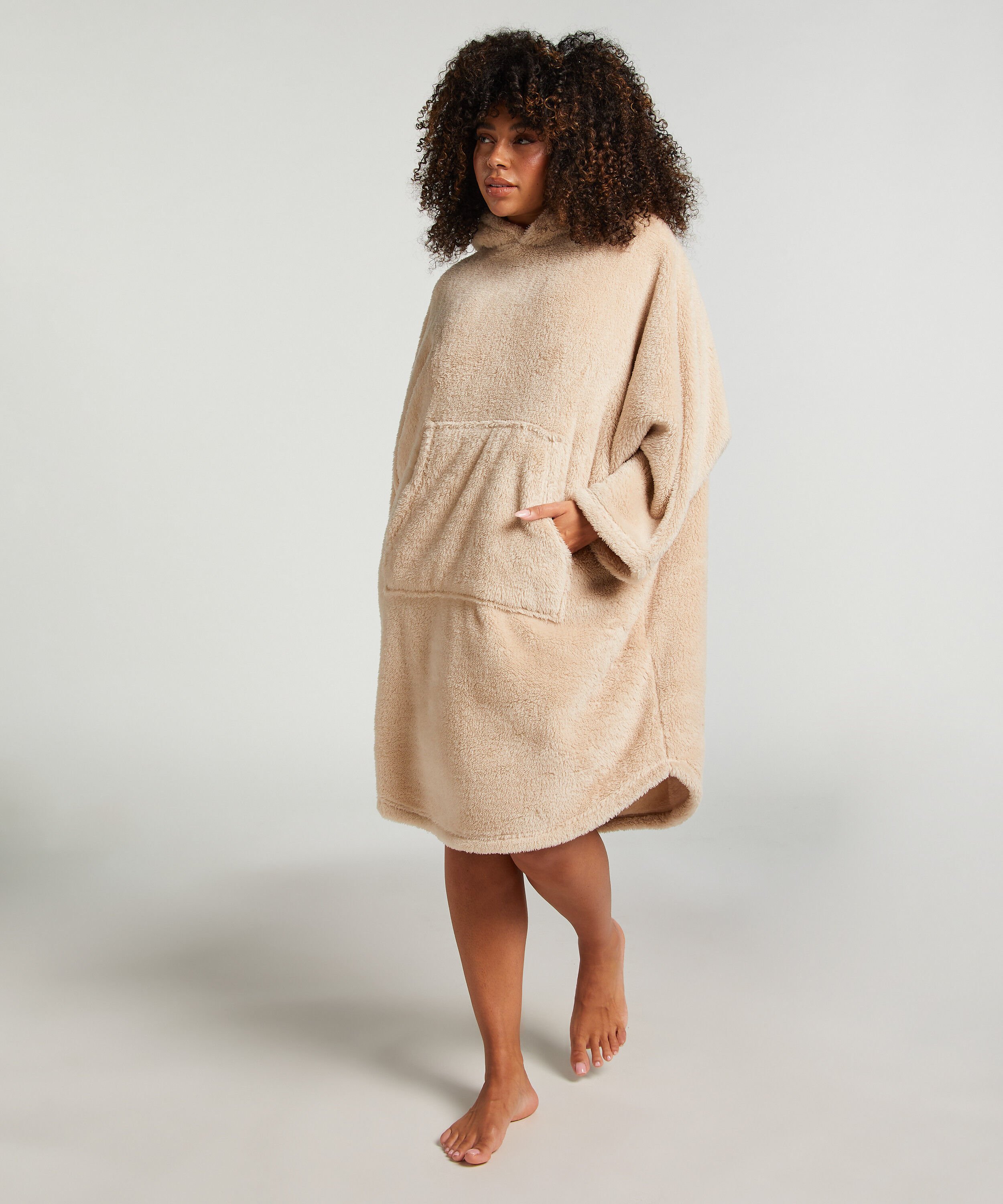 Snuggle Fleece Jurk Lounge, Beige Snuggle Fleece Jurk Lounge, Beige