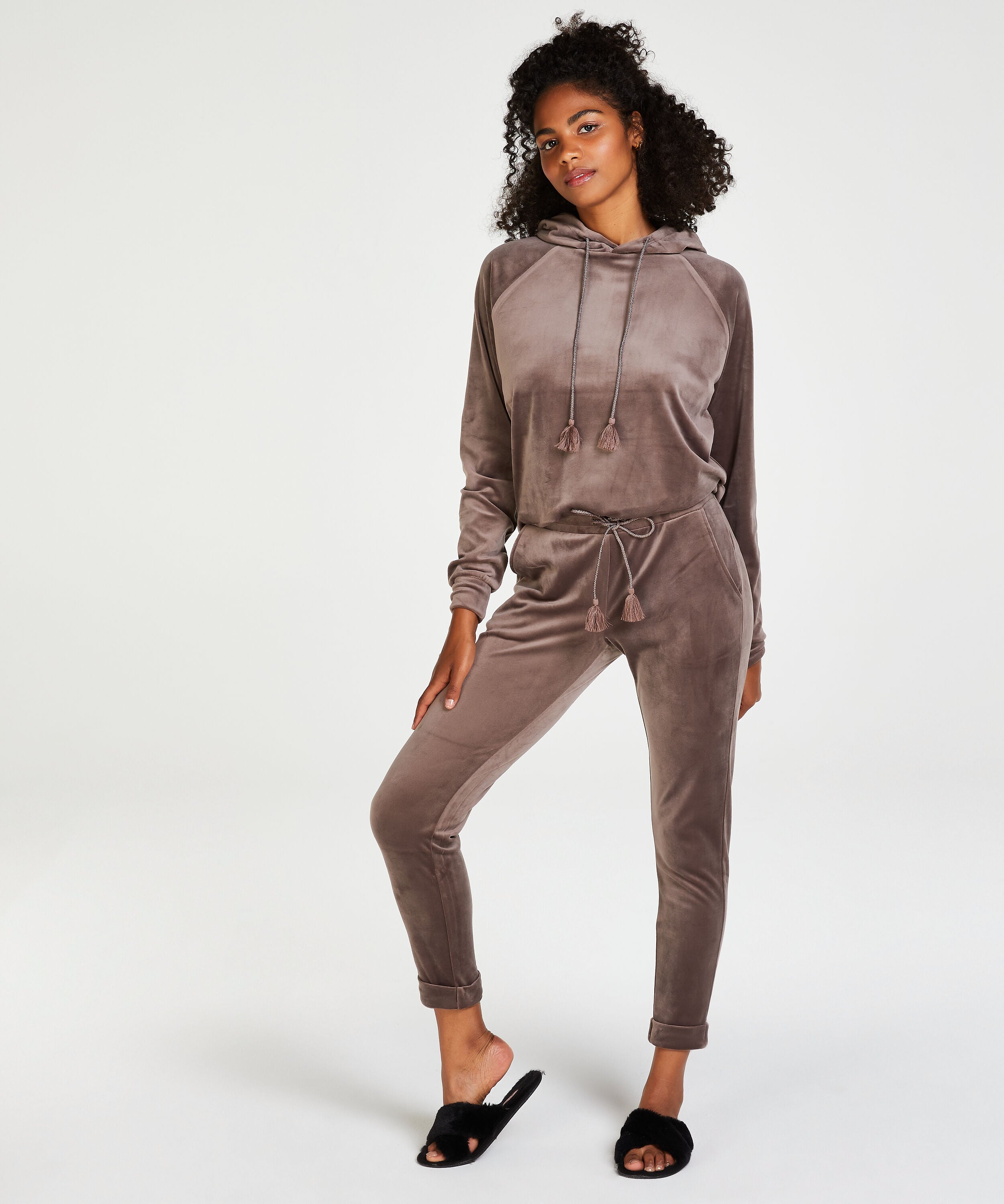 Petite Joggingbroek velours voor €27.99 - Pyjamabroeken - Hunkemöller