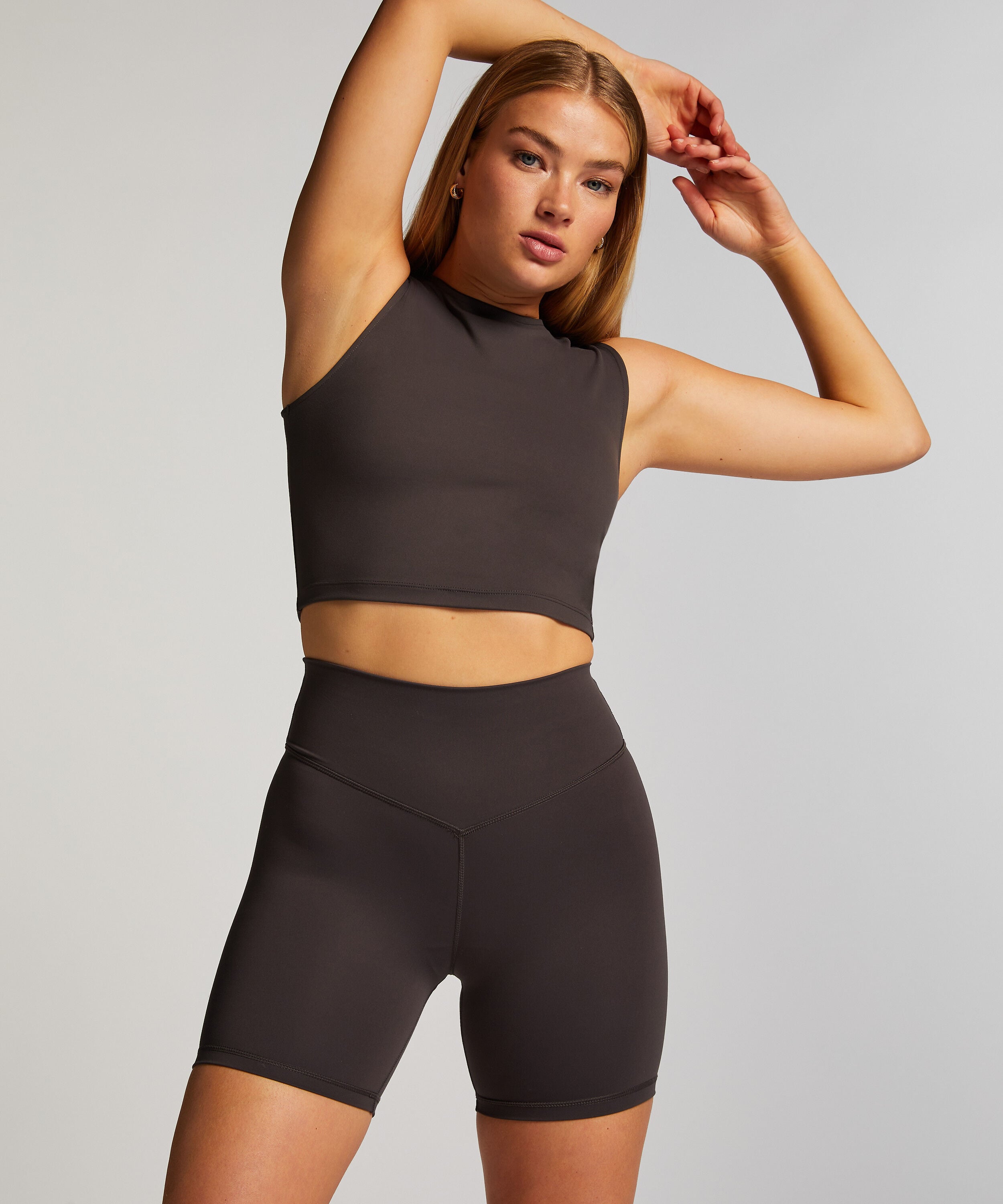 HKMX The Balance short, Grijs