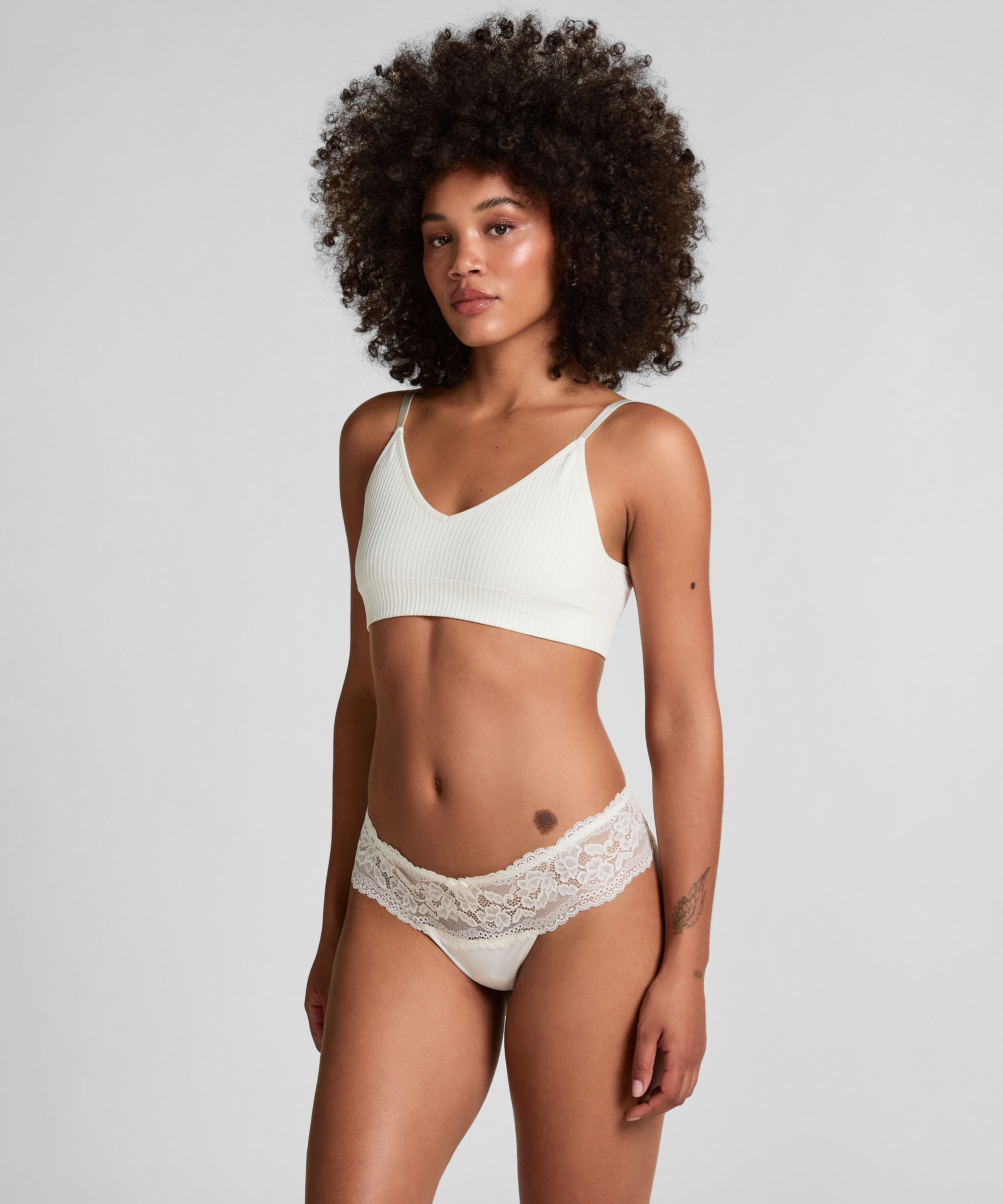 Boxerstring Florence, Wit