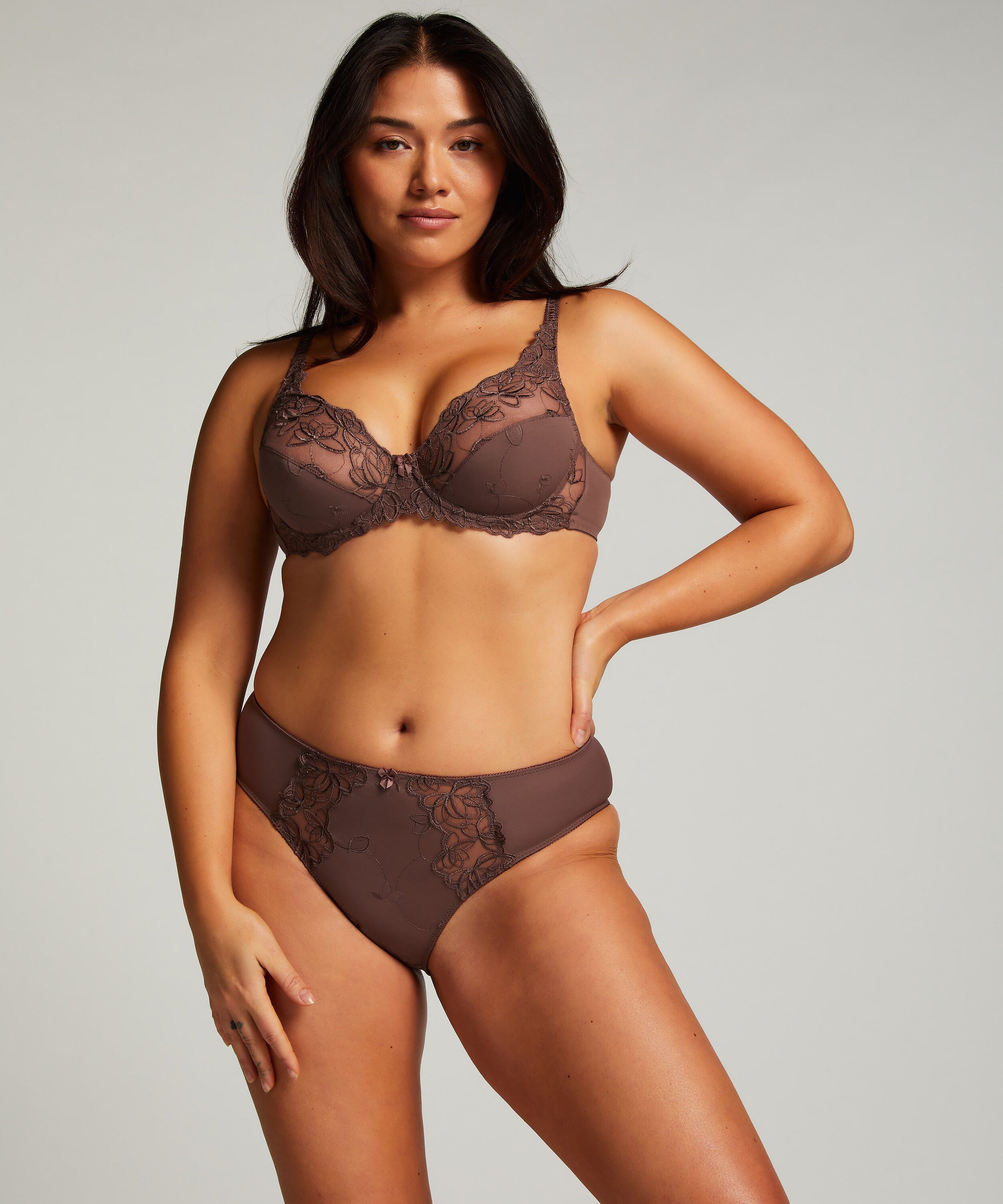 Slip Diva, Bruin