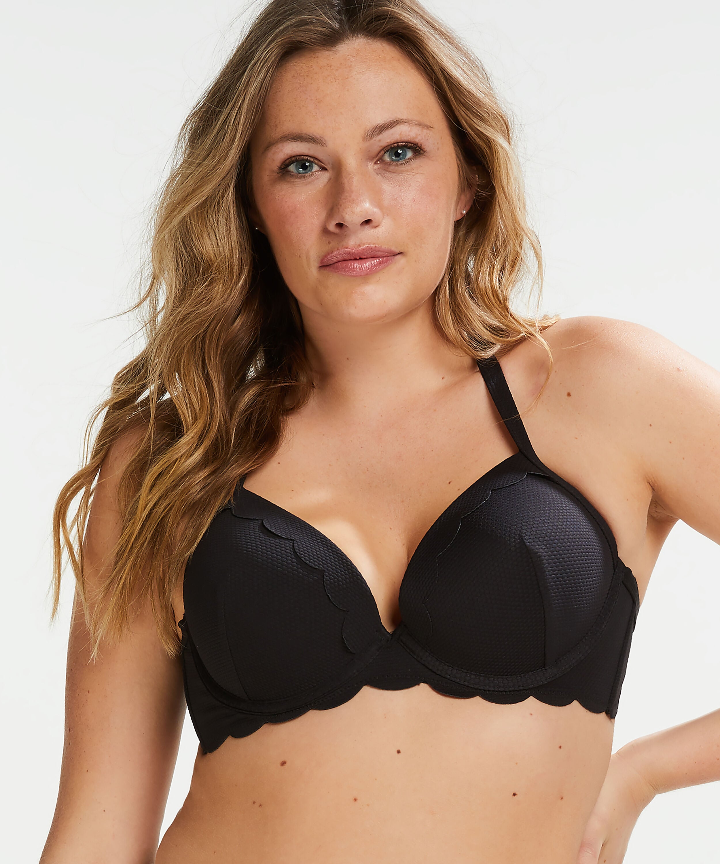 Voorgevormde beugel bikinitop Scallop Cup E +, Zwart